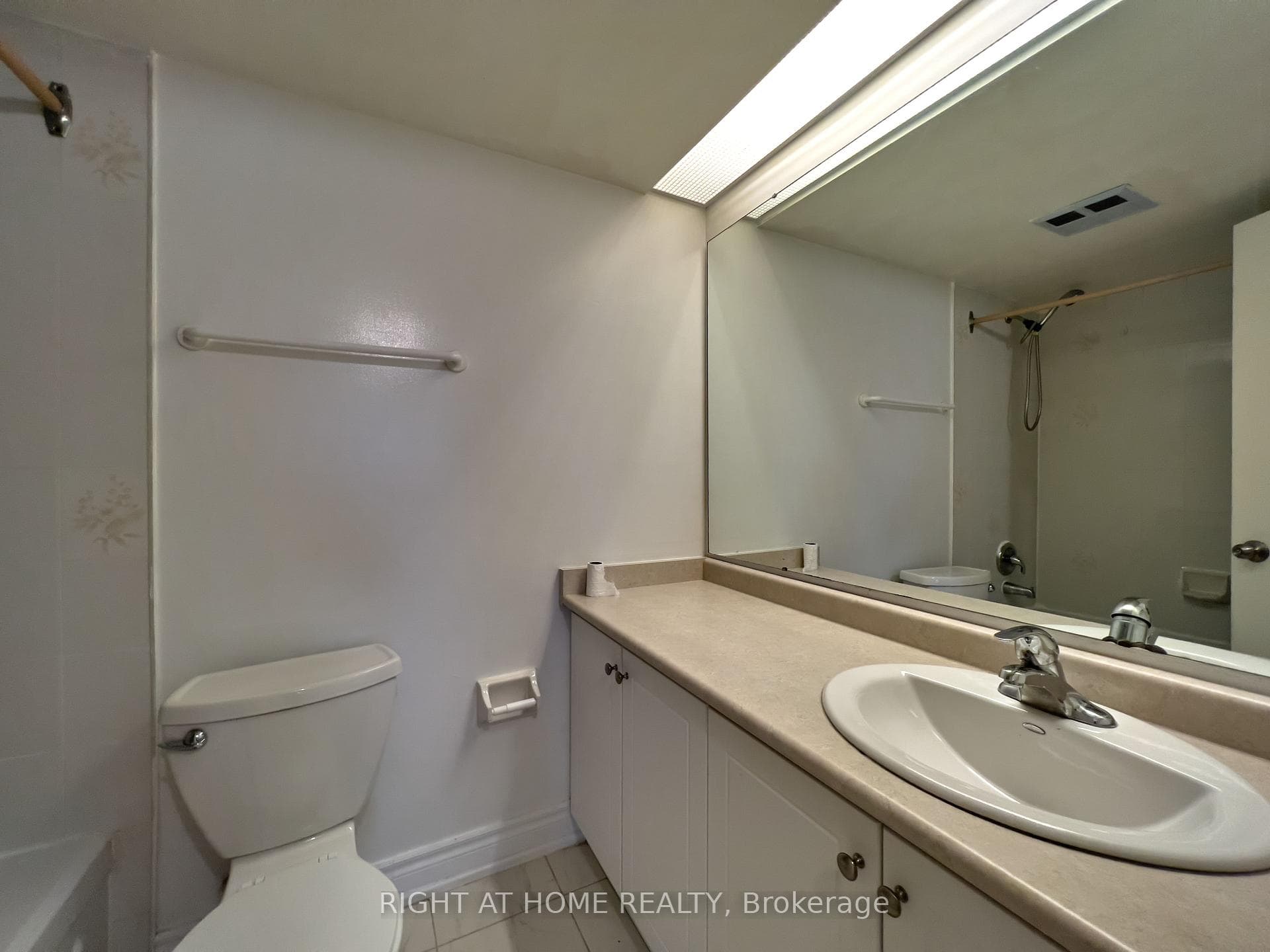 2460 Eglinton Avenue Unit 712 photo 20