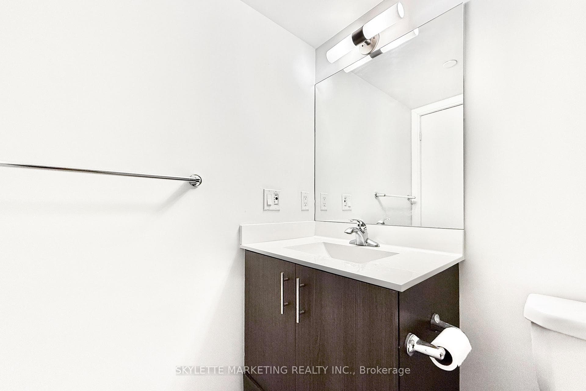 255 Village Green Square Unit 1806 photo 18