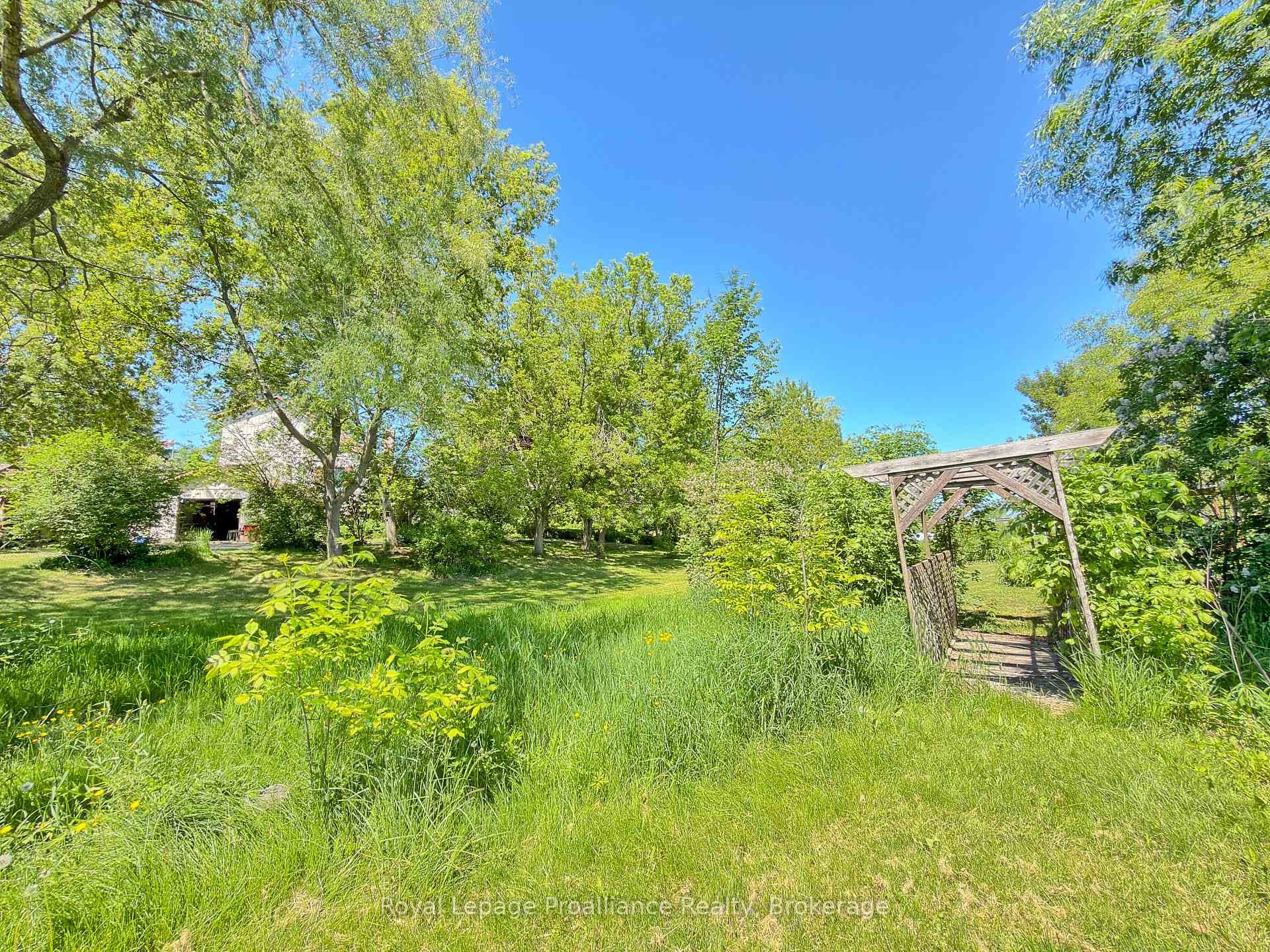 144 Wellington Street photo 41