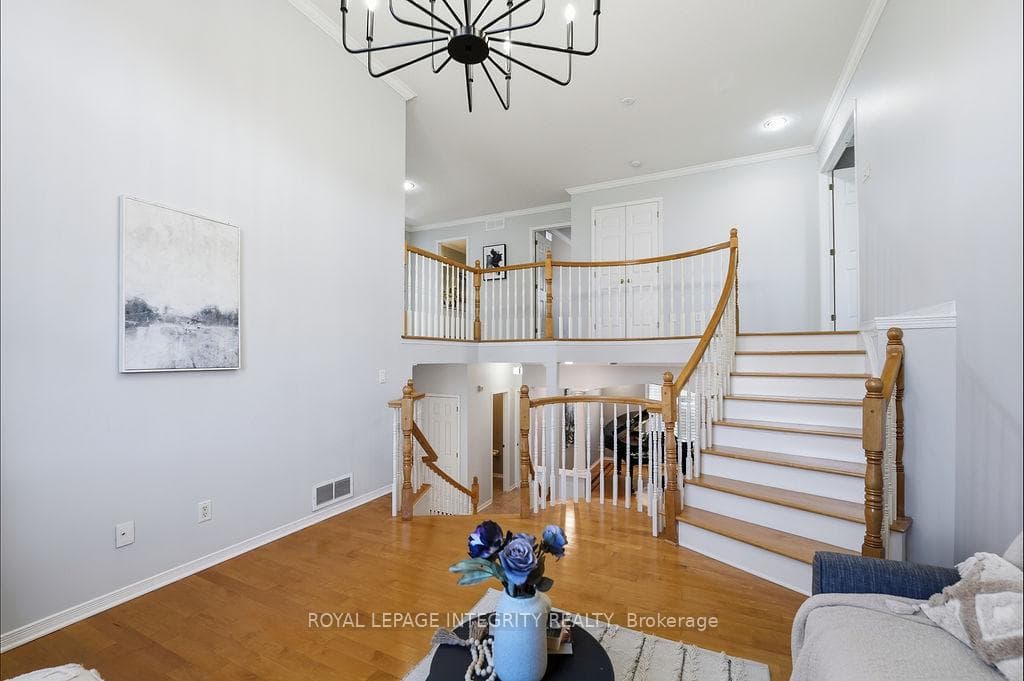 185 INSMILL Crescent photo 28