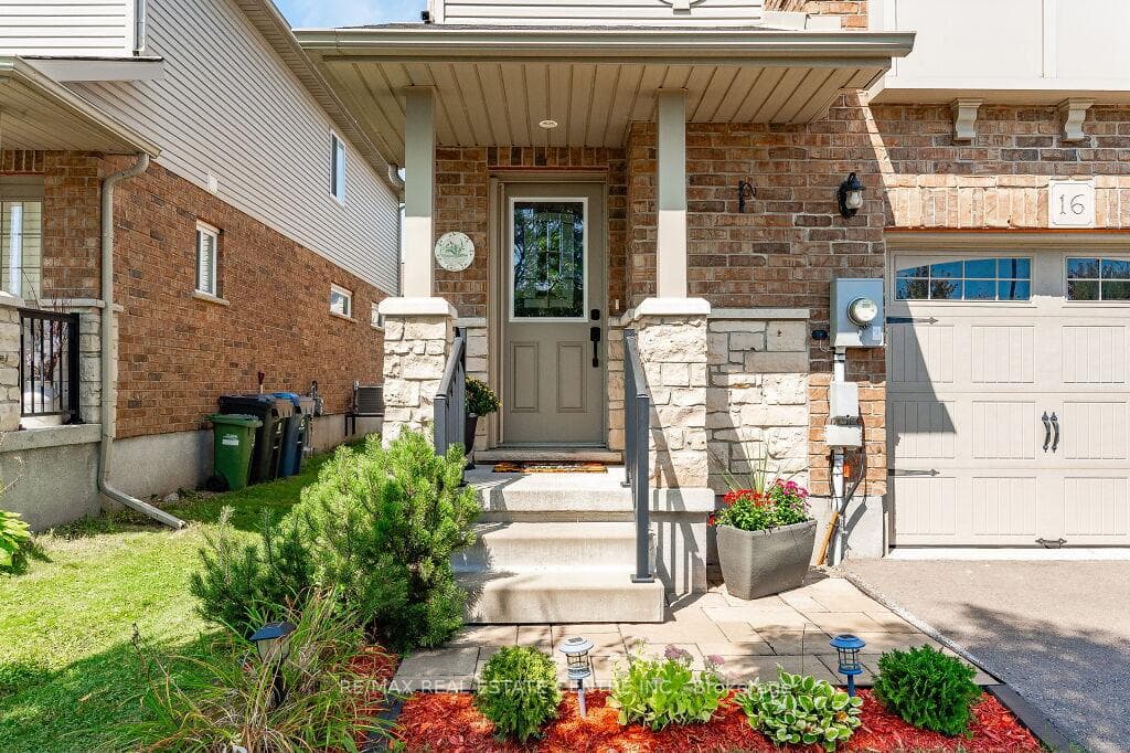 16 Couling Crescent photo 3