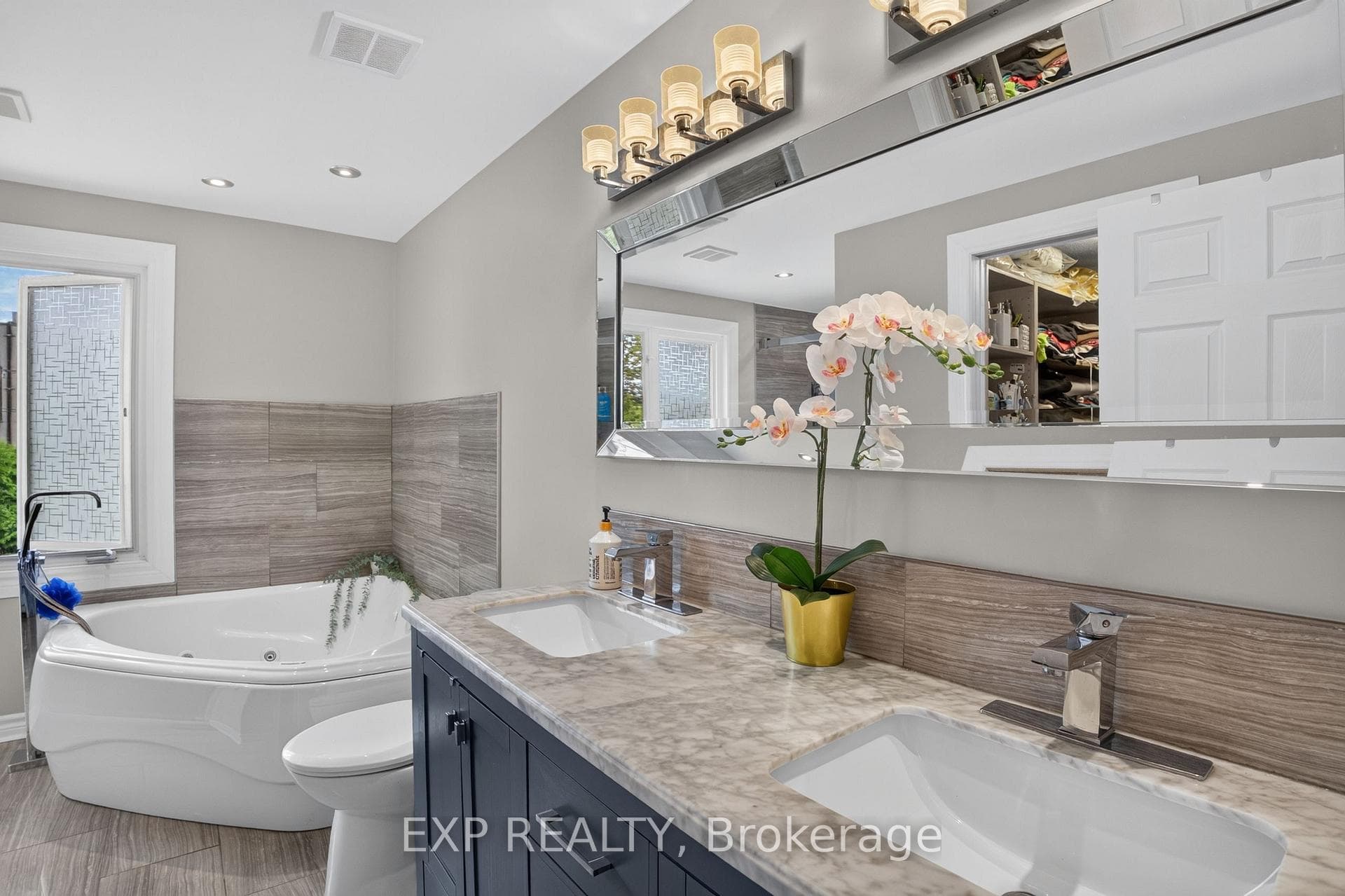 2490 Regina Street photo 15