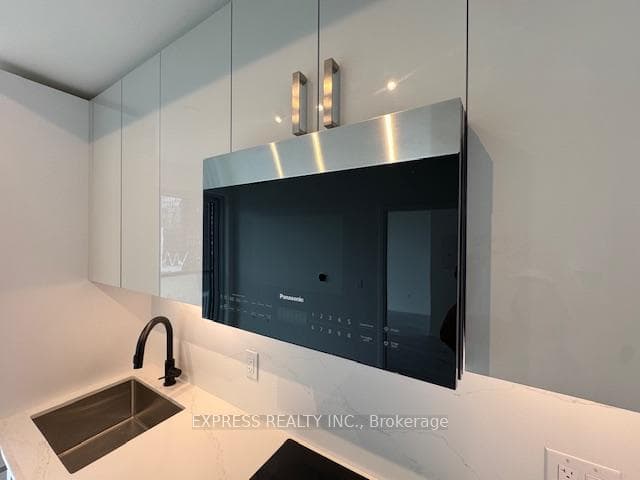 280 Dundas Street Unit 1707 photo 6