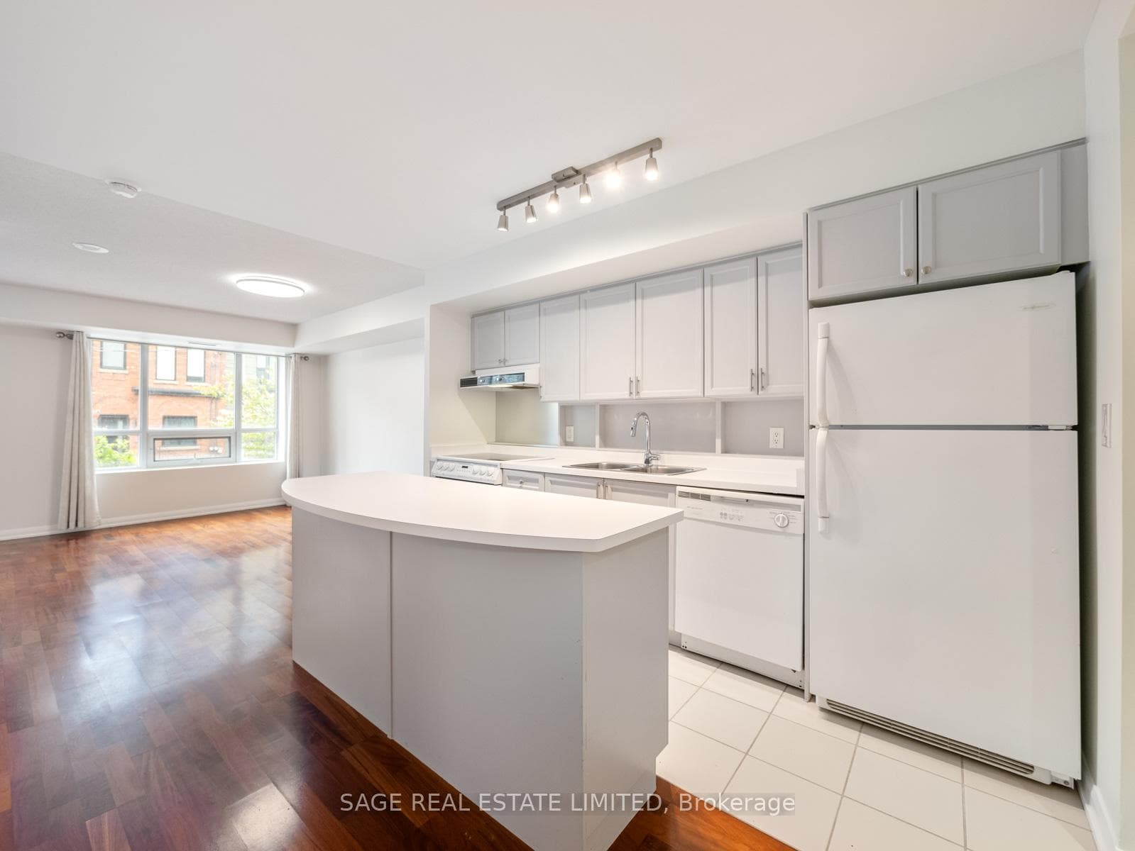 18 Beverley Street Unit 209 photo 6