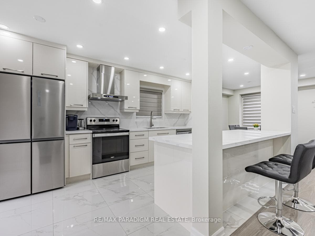 612 Flavelle Court photo 4