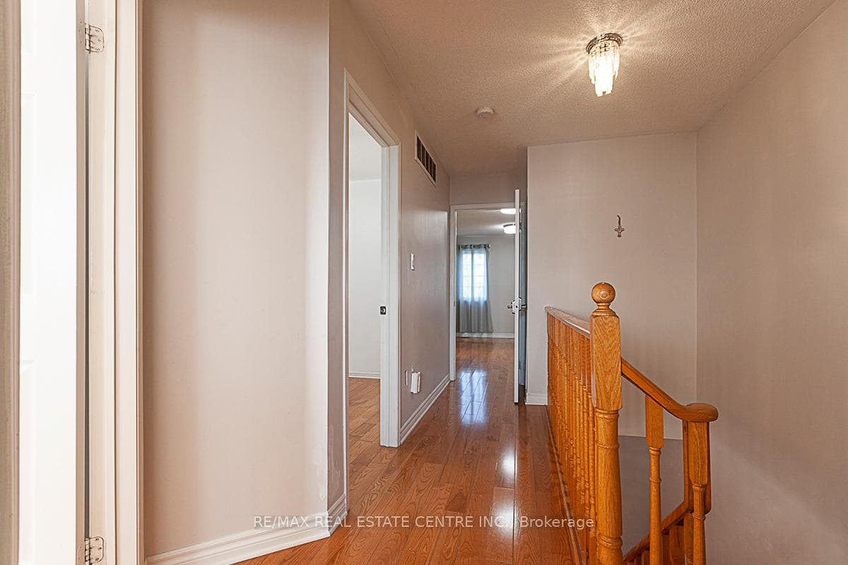 55 Dills Crescent photo 12