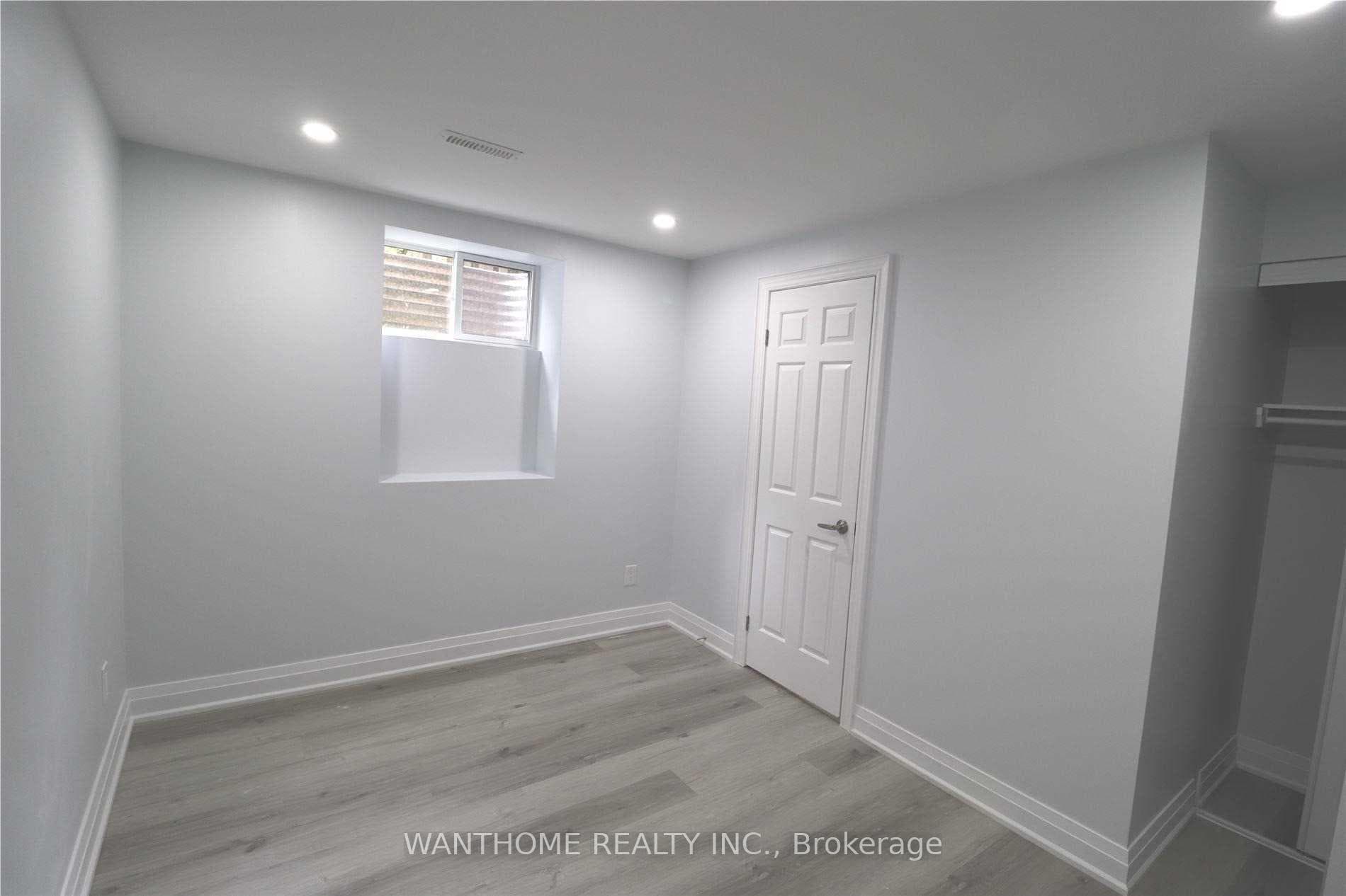 688 Village Parkway photo 13