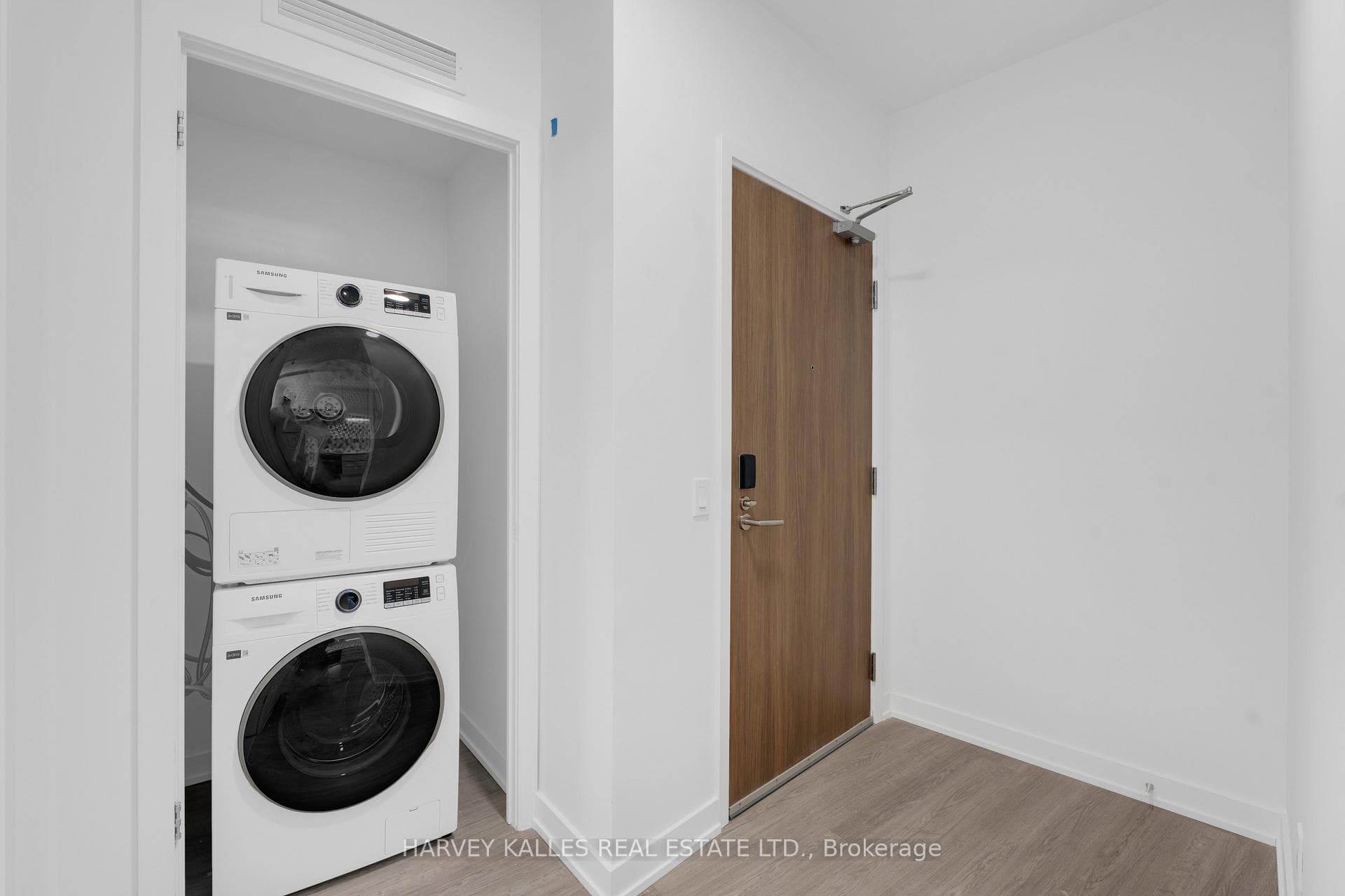 8188 Yonge Street Unit 911 photo 27