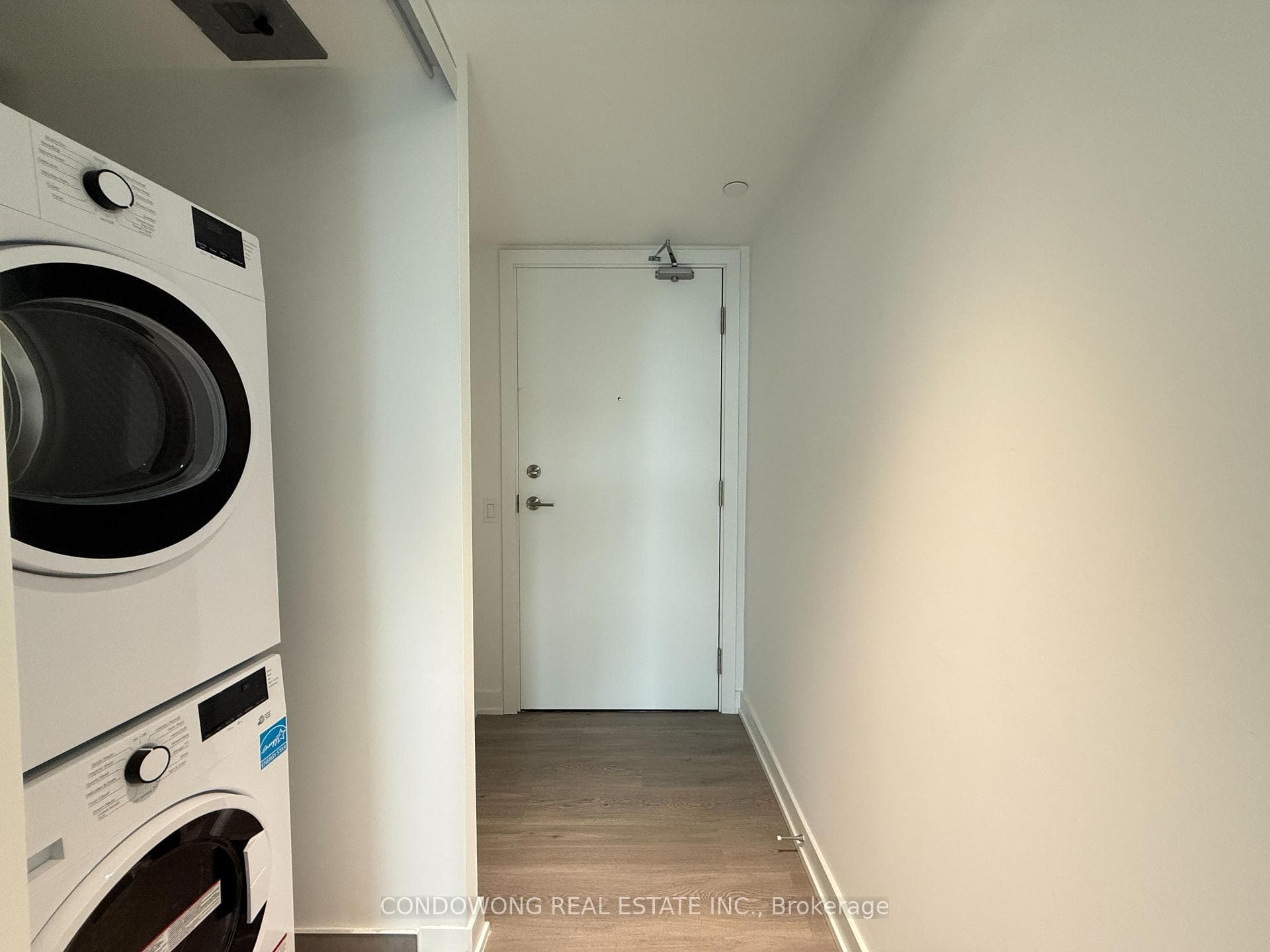8 Wellesley Street Unit 5003 photo 2