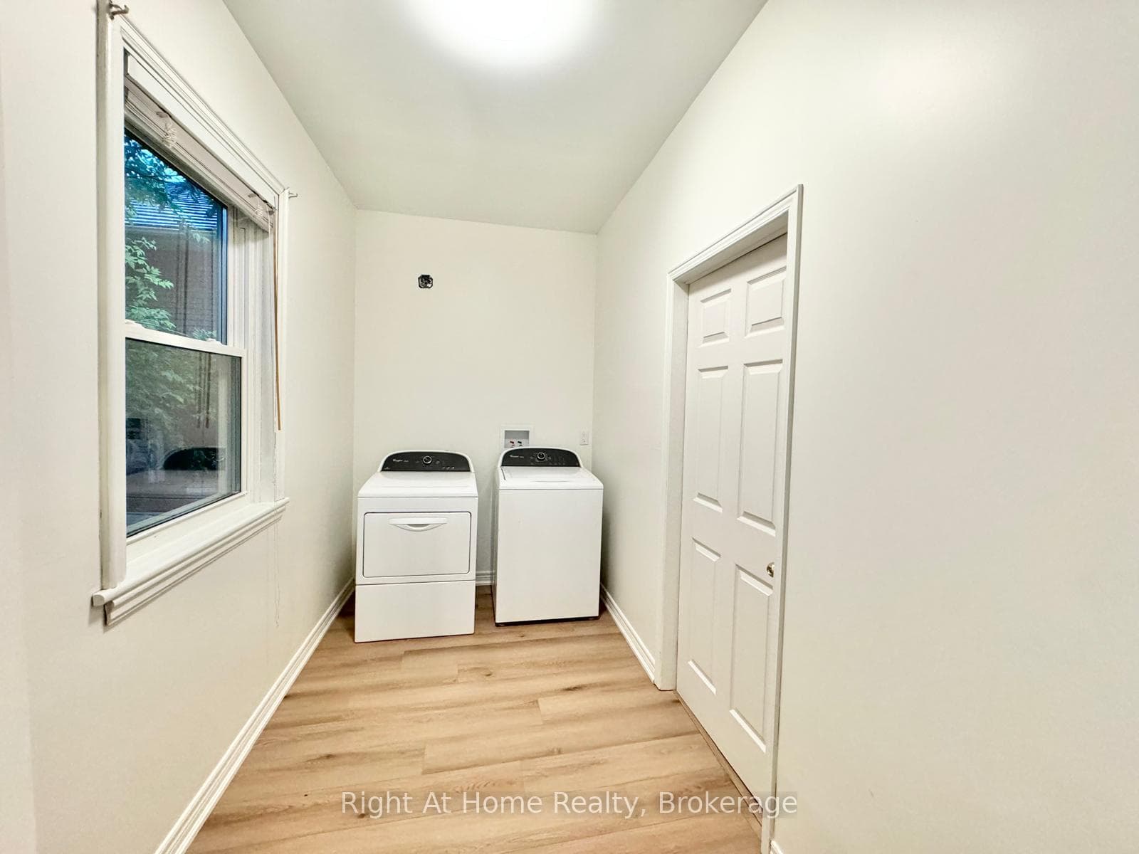 216 Hatt Street photo 5
