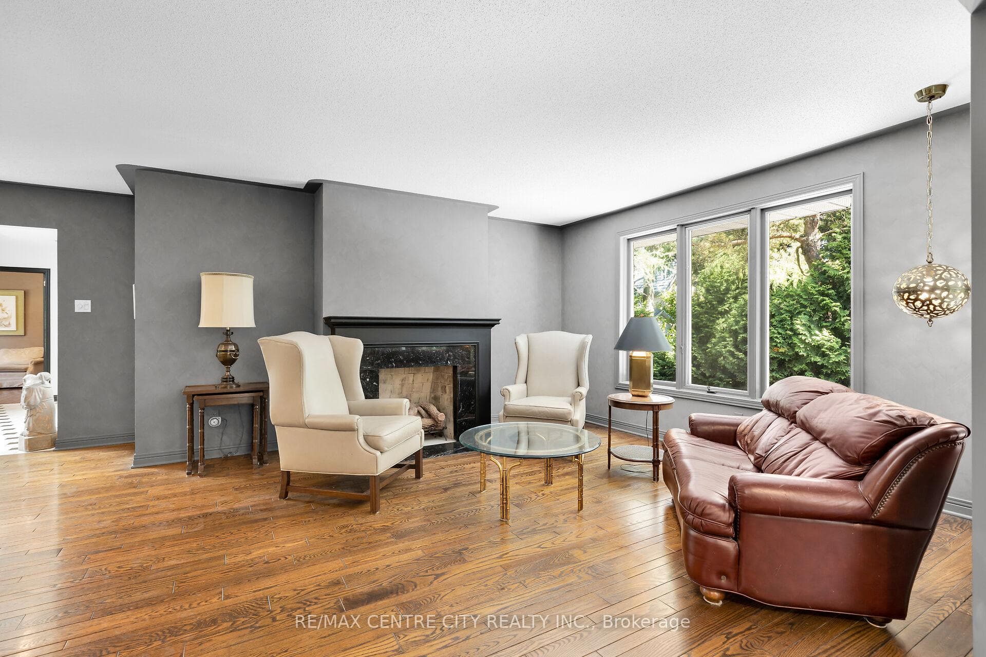439 Grosvenor Street photo 10