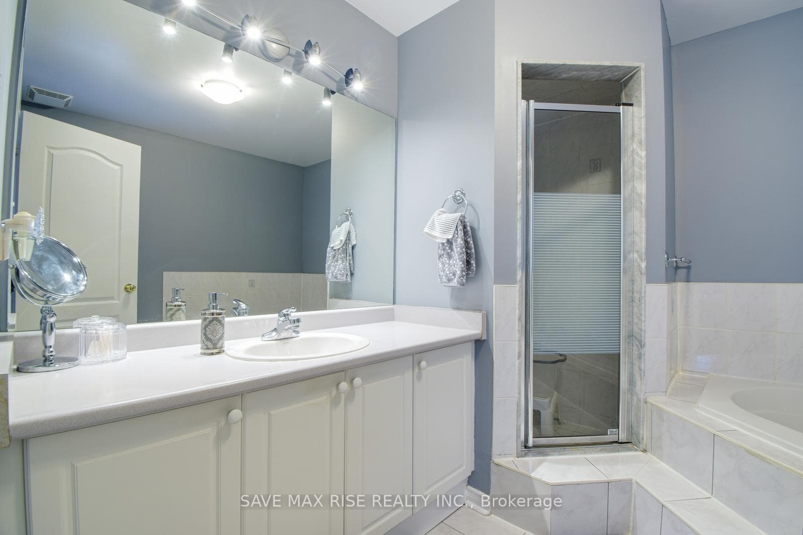 809 Rogerson Road photo 22