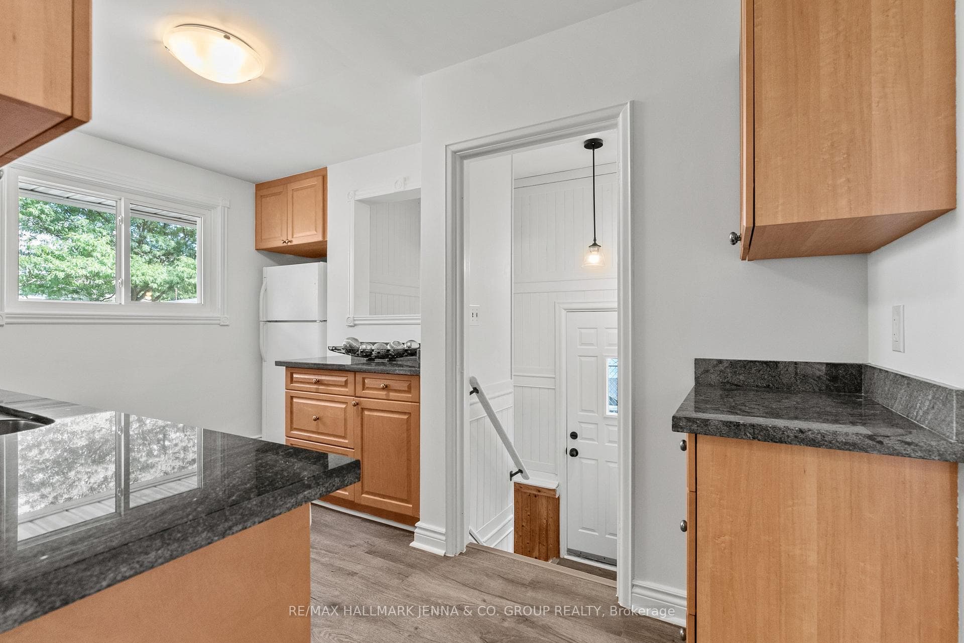 1246 Cobden Road photo 17