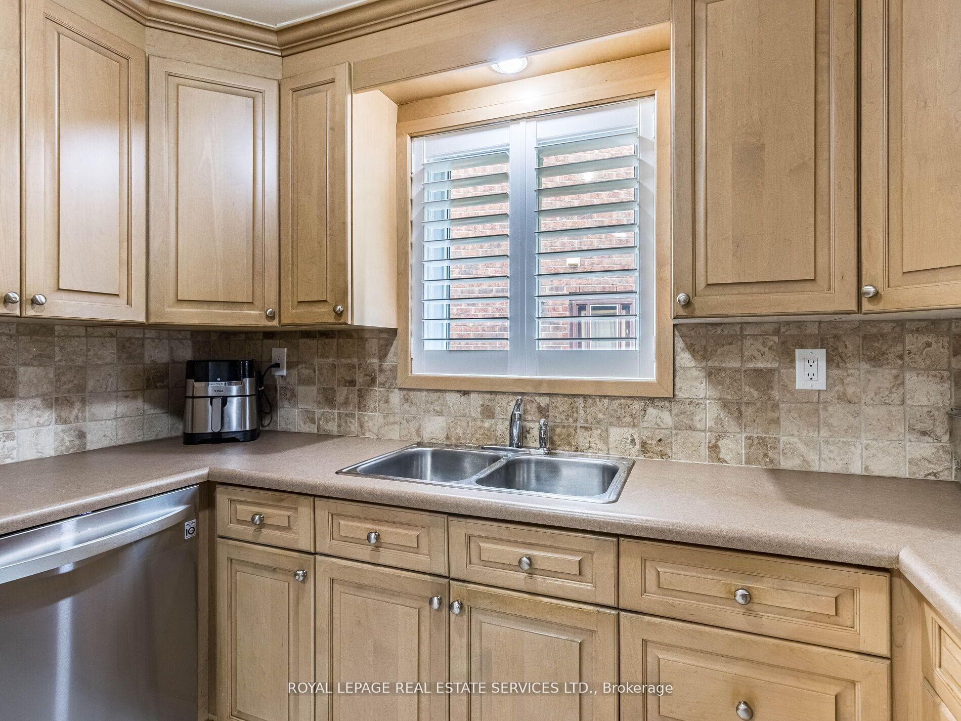 113 Fairglen Avenue photo 12