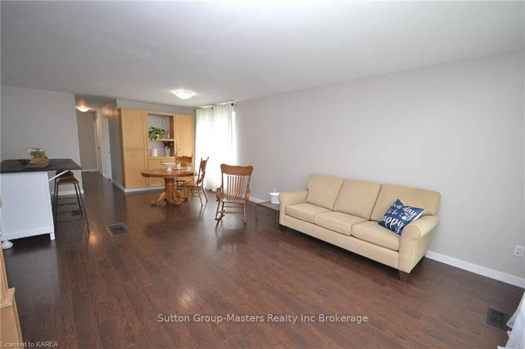 1099 PINEWOOD Place photo 8