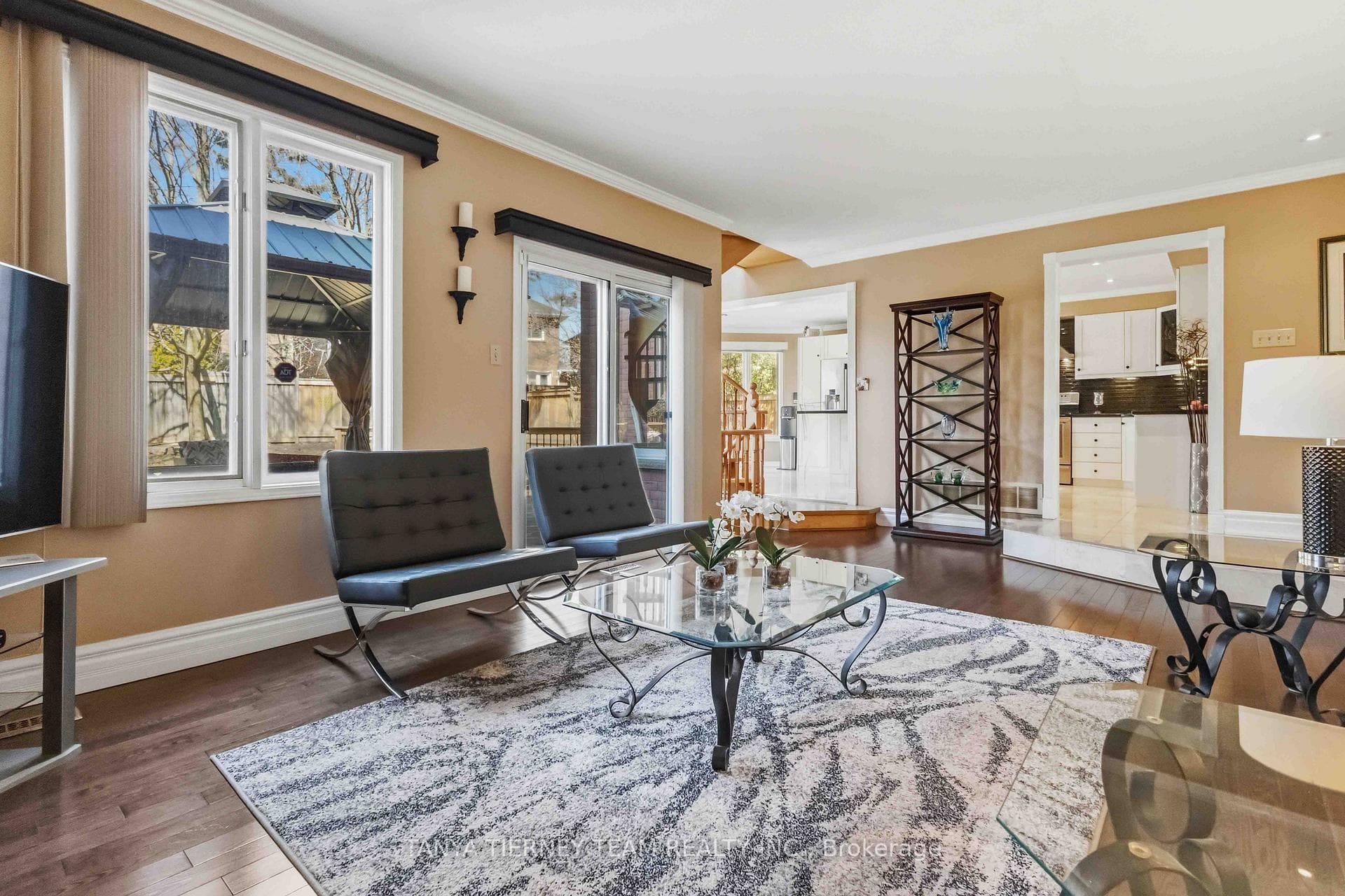 50 Lipton Crescent photo 13