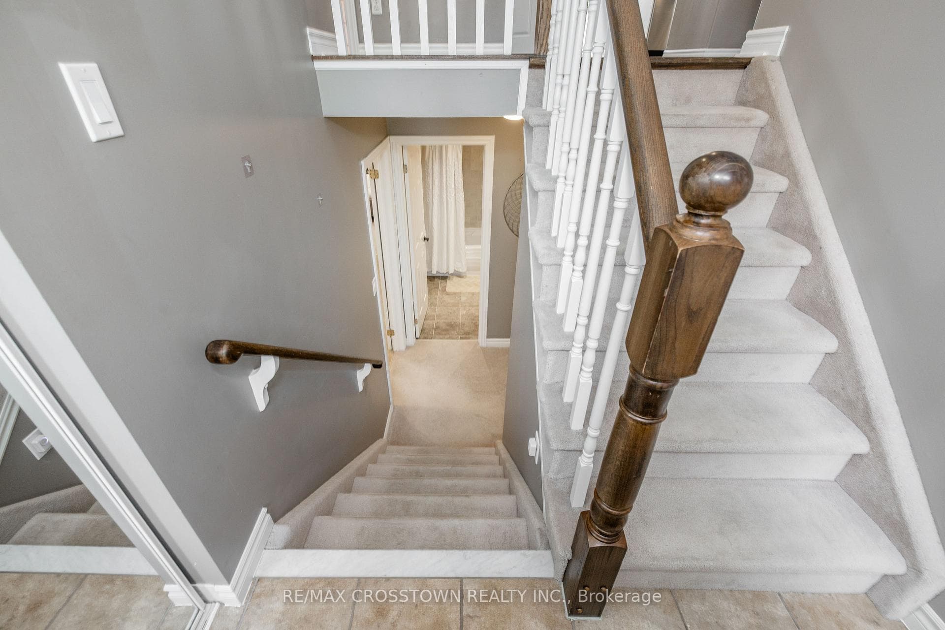 11 Revelstoke Court photo 32