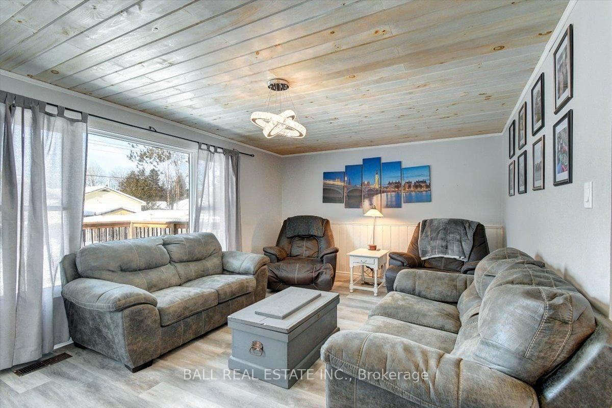 20 Great Oak Street photo 8