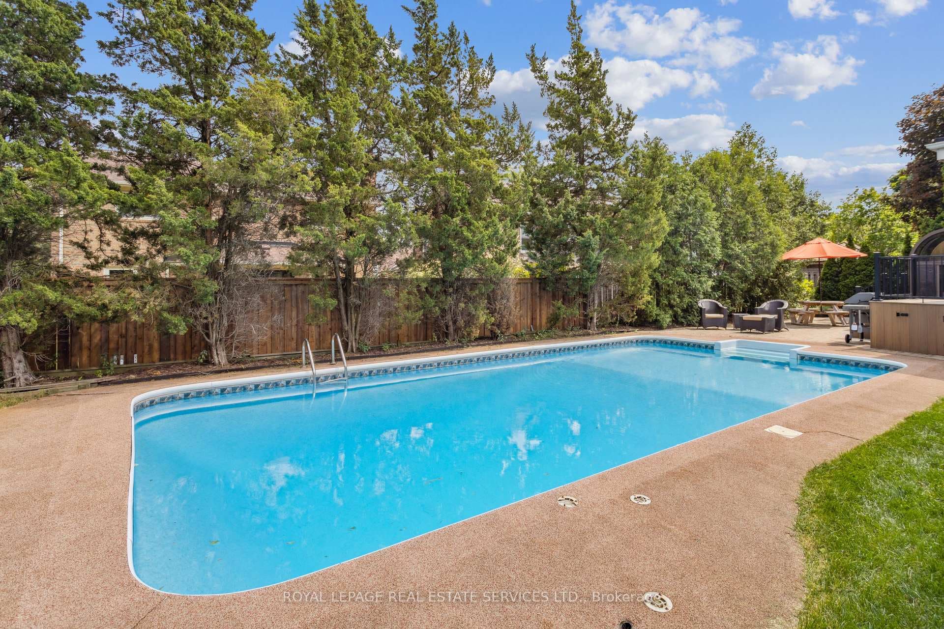 1068 Rockcliffe Court photo 36