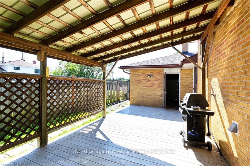 44 STRATHCONA Drive photo 31