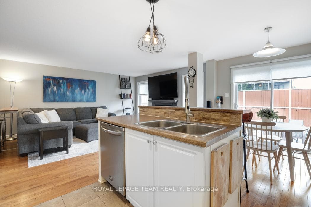 406 Pillett Street photo 17