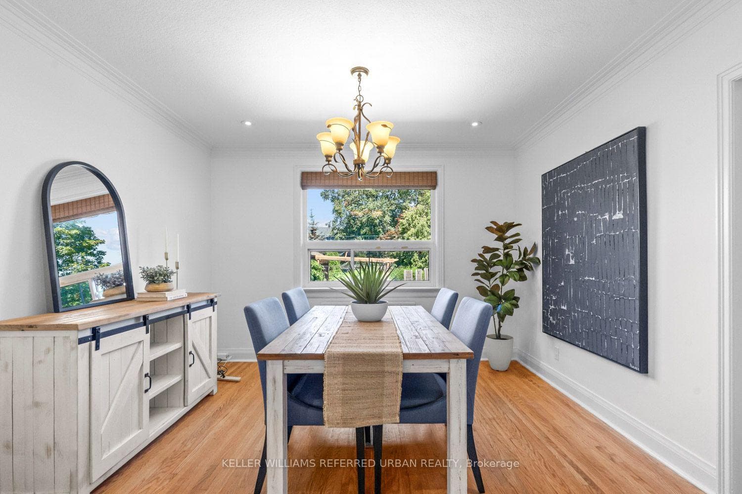 327 Bessborough Drive photo 24
