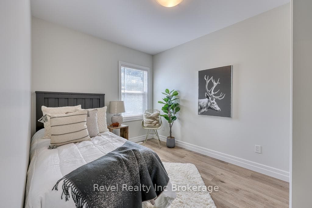 679 Elizabeth Street photo 16