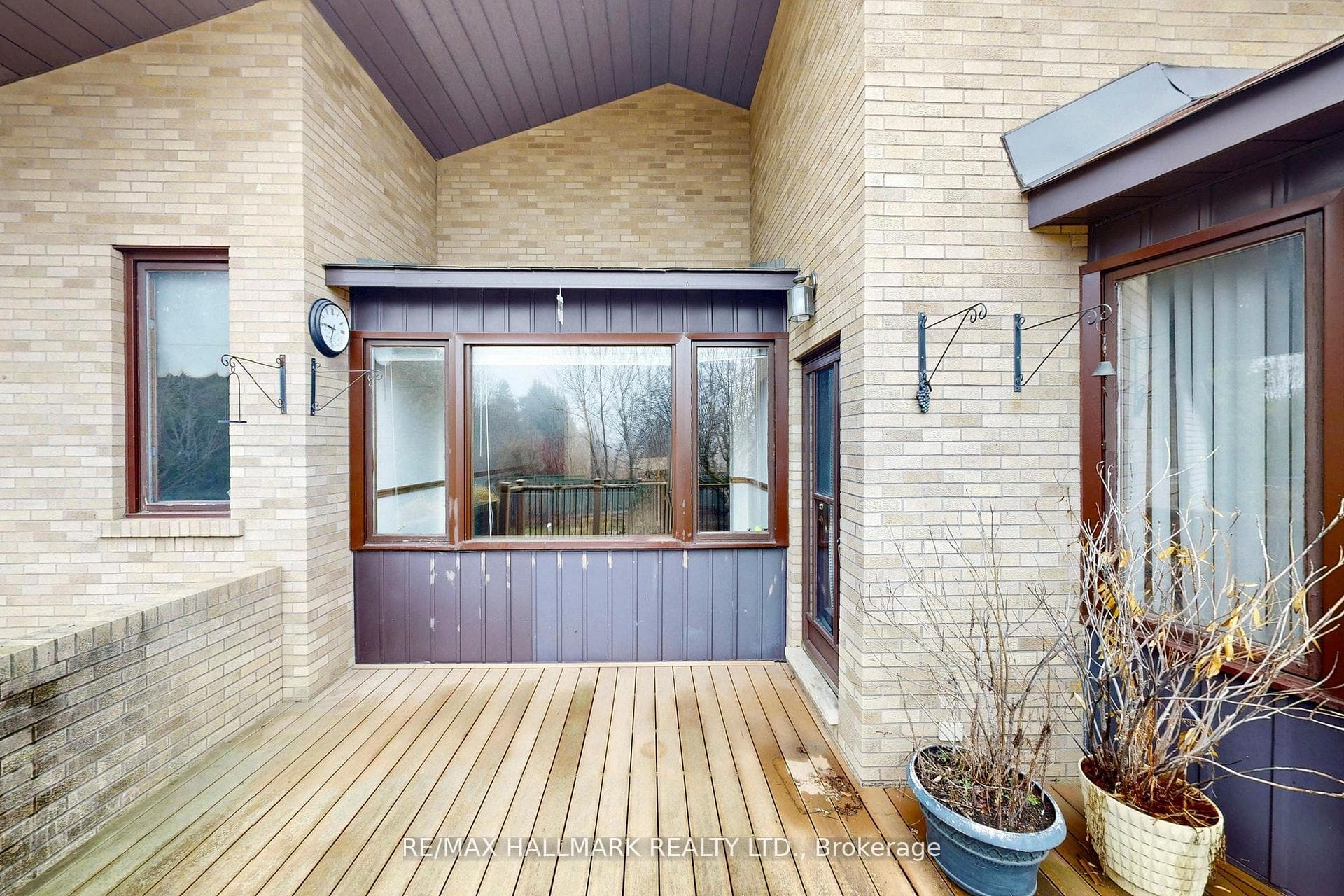 101 Leyburn Avenue photo 20