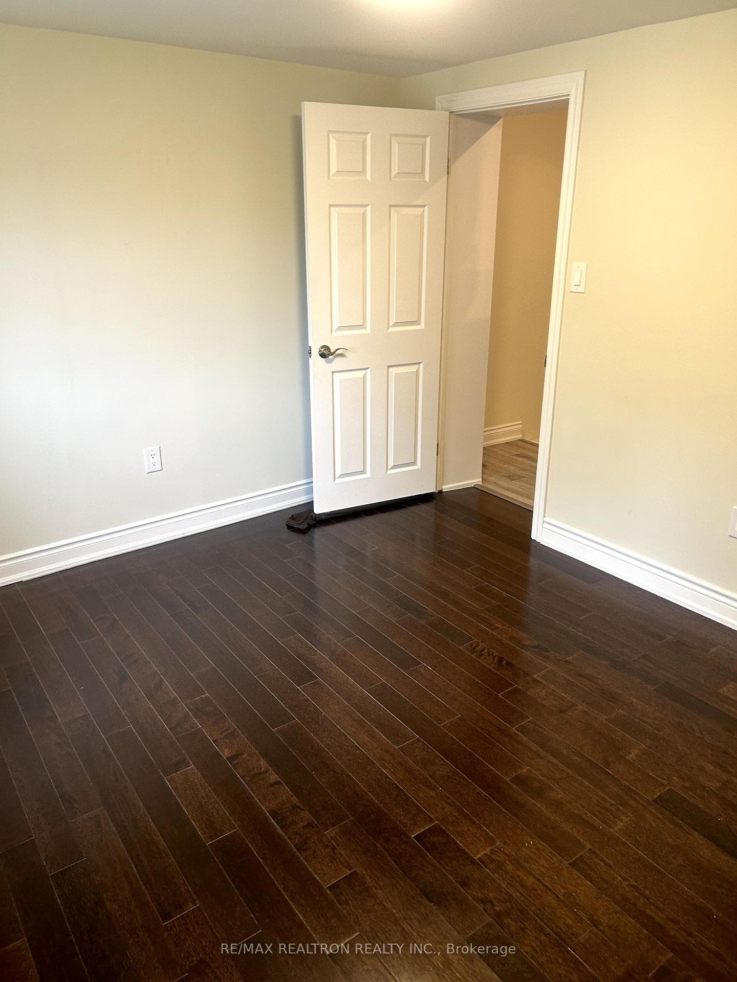 1311 Gerrard Street Unit 1 photo 4