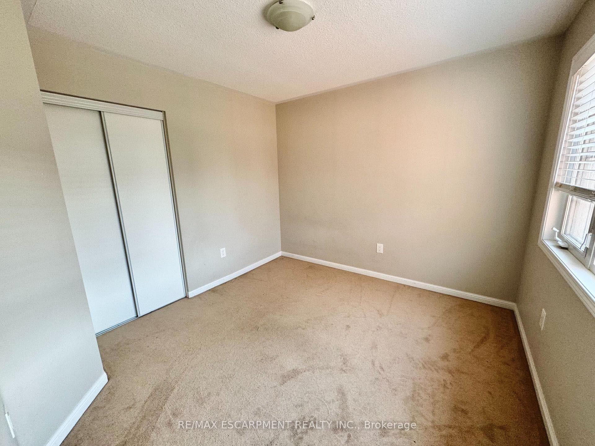 276 Woodley Crescent photo 14