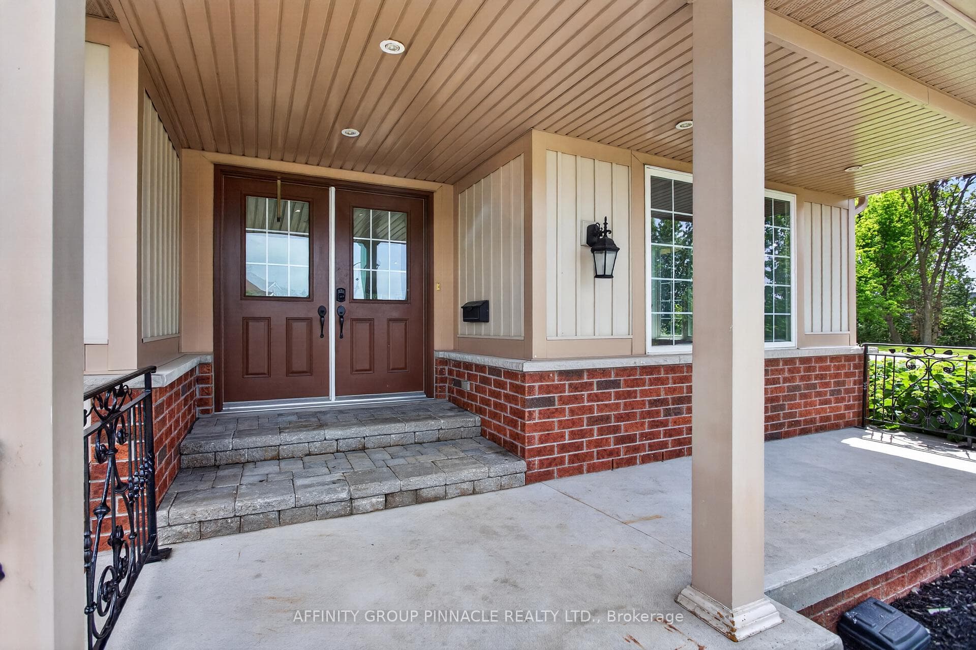 2 Fallingbrook Crescent photo 6