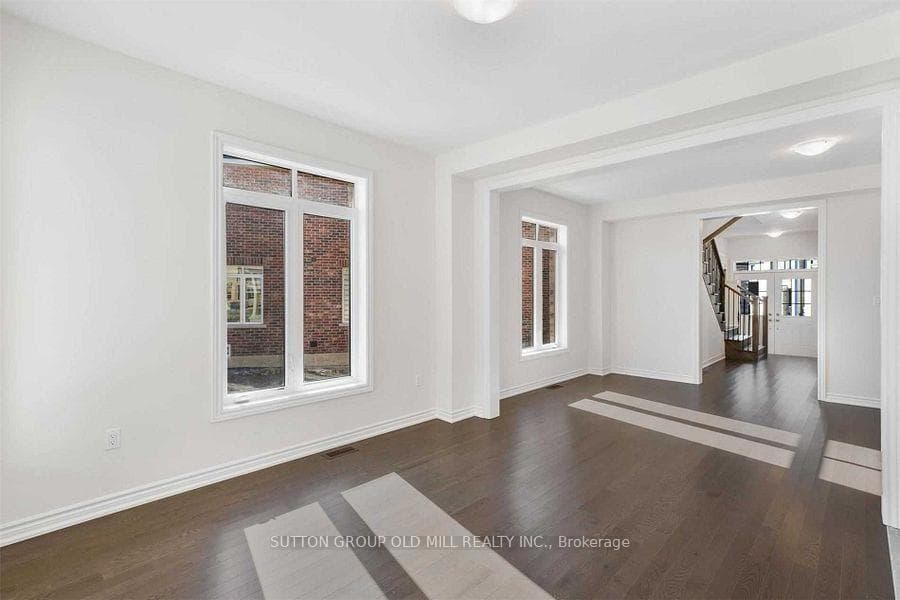 41 Ferragine Crescent photo 10