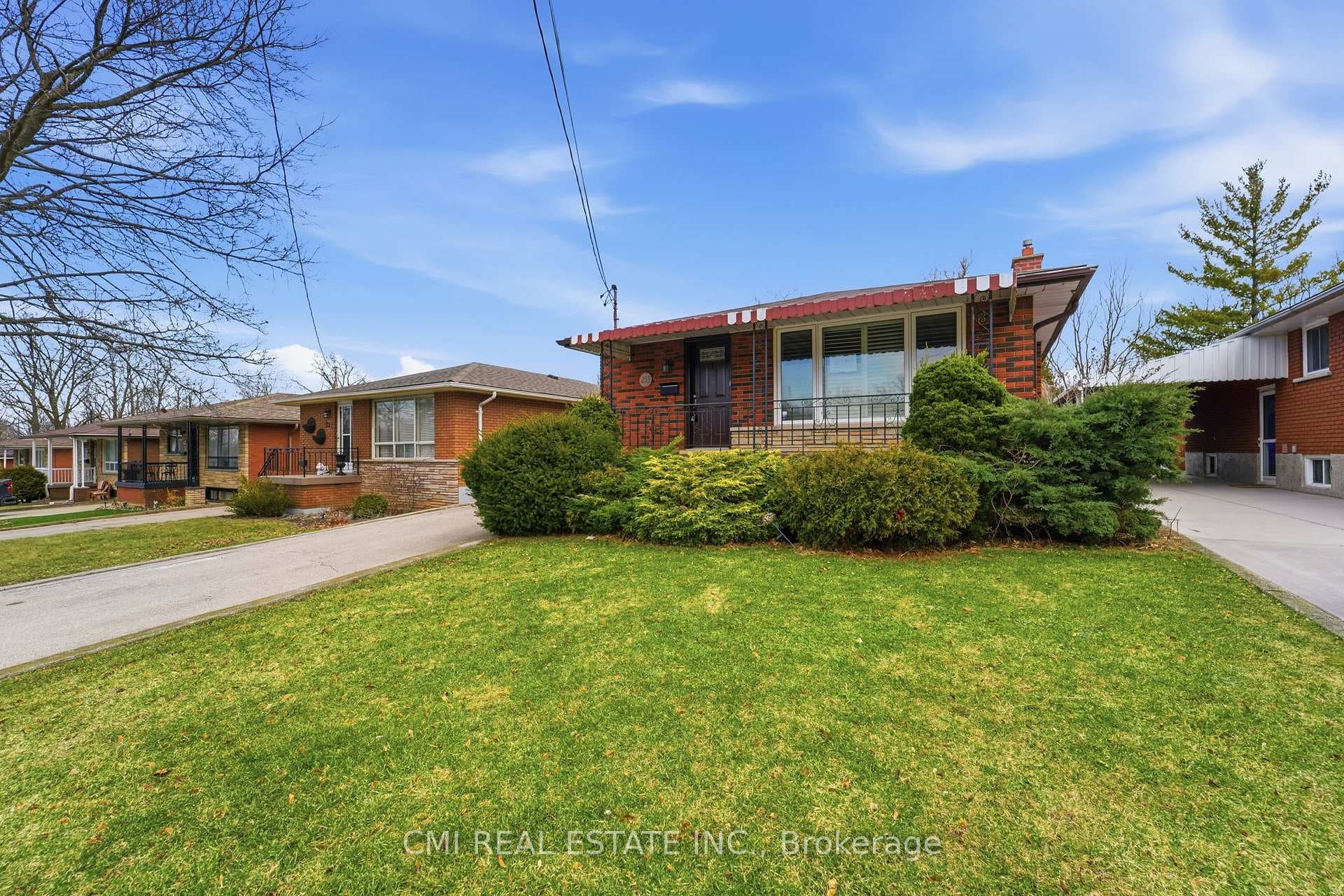 251 Fairridge Road photo 3