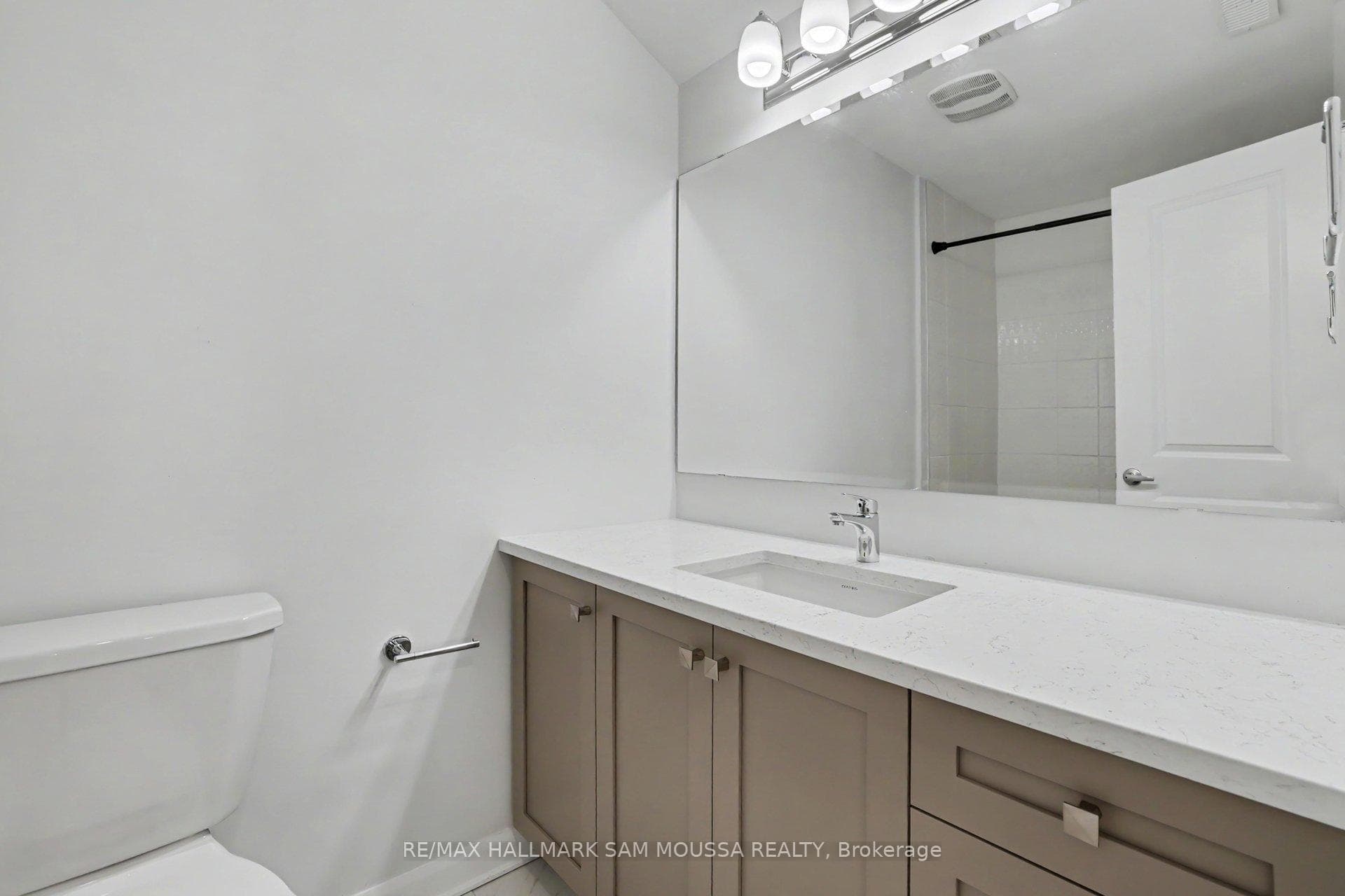 215 Eldorado Private Unit A photo 34
