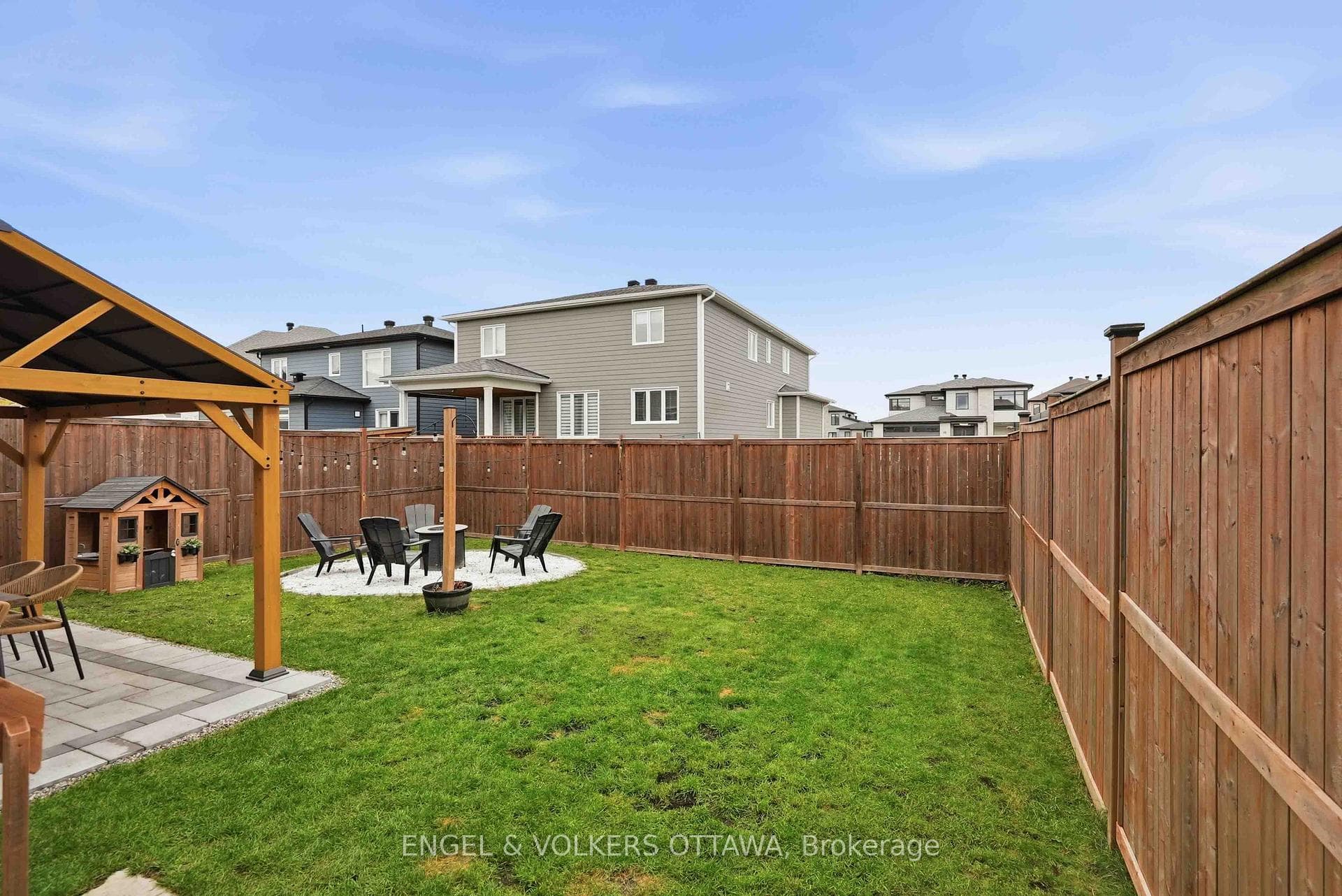 272 Meynell Road photo 40