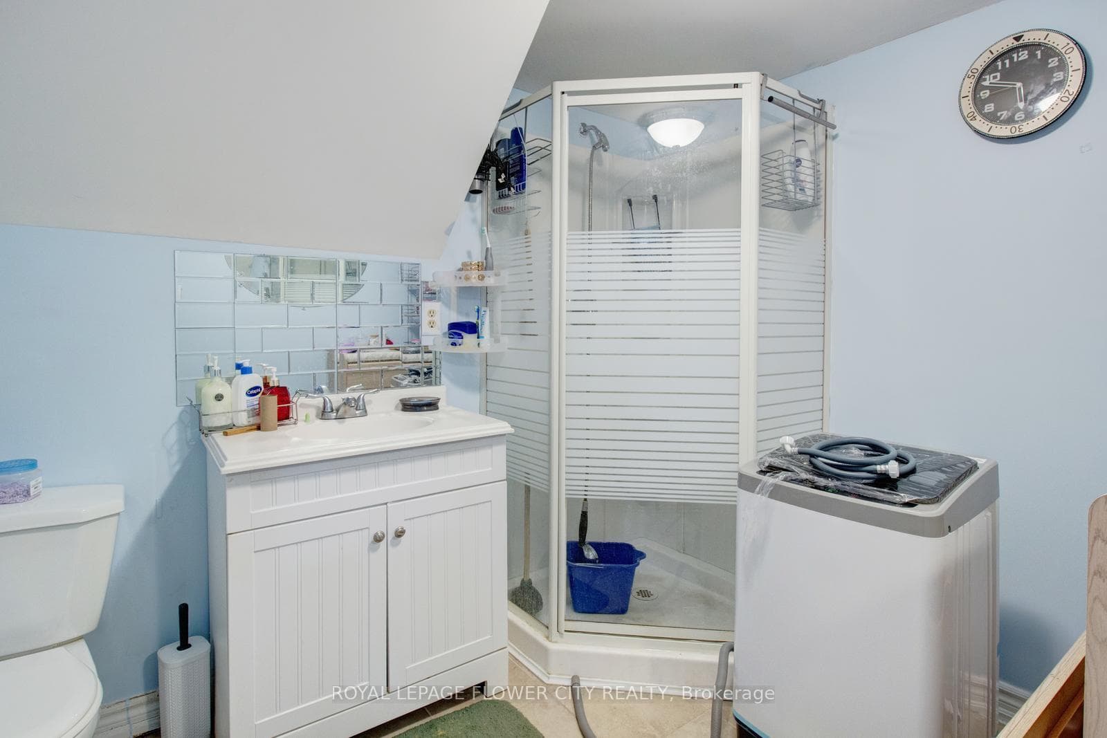 823 Queensdale Avenue photo 35