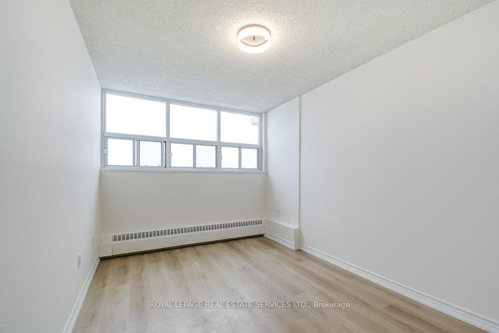 212 Kerr Street Unit 907 photo 23