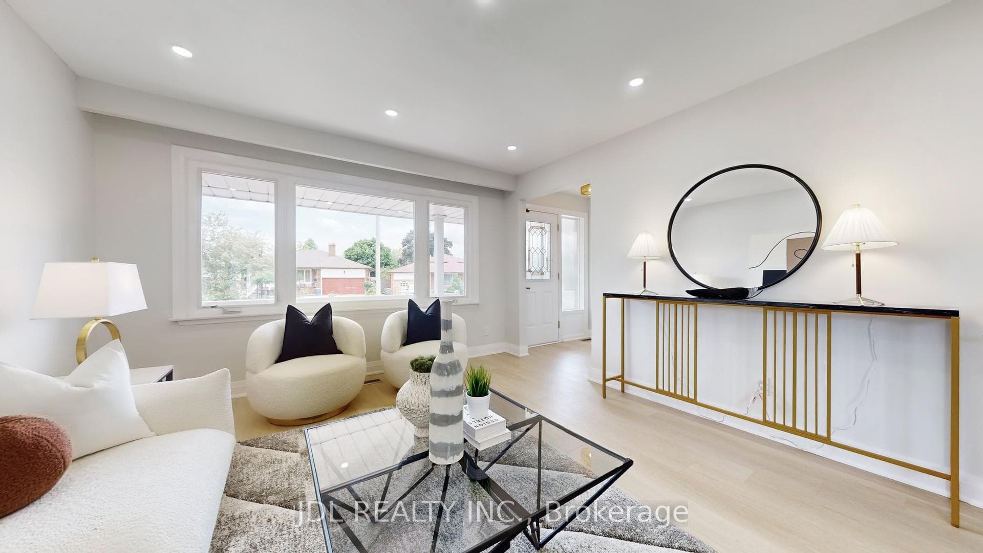 1294 Shamir Crescent photo 1