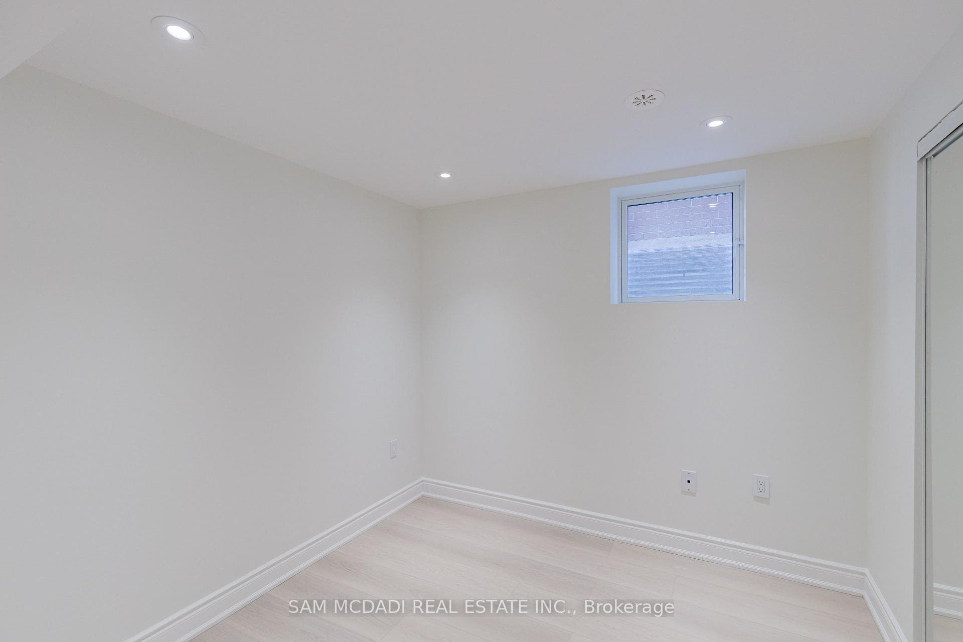 5489 Festival Drive photo 13