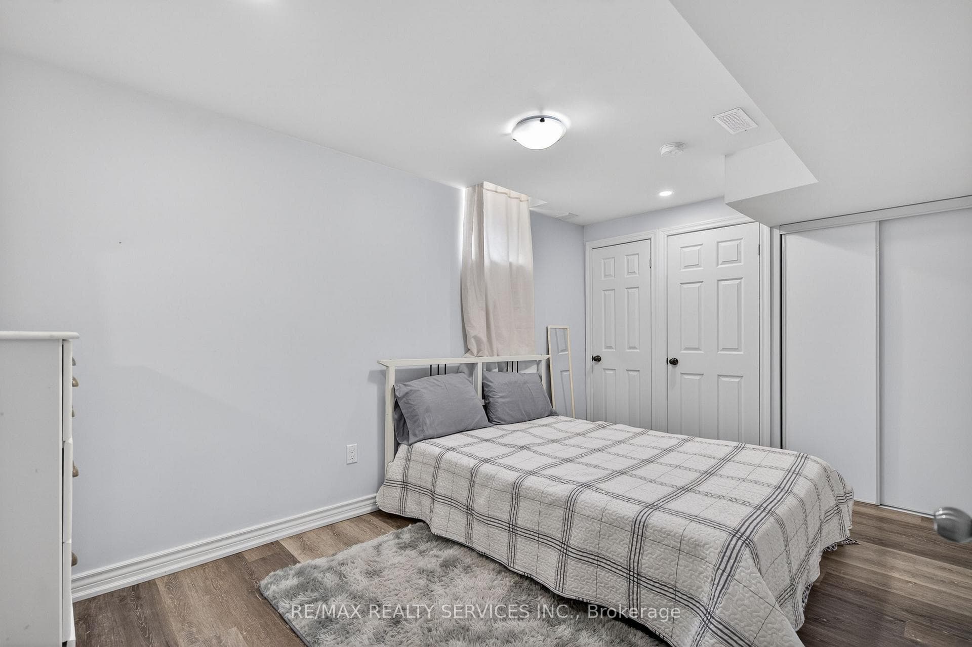 69 Mantz Crescent photo 42