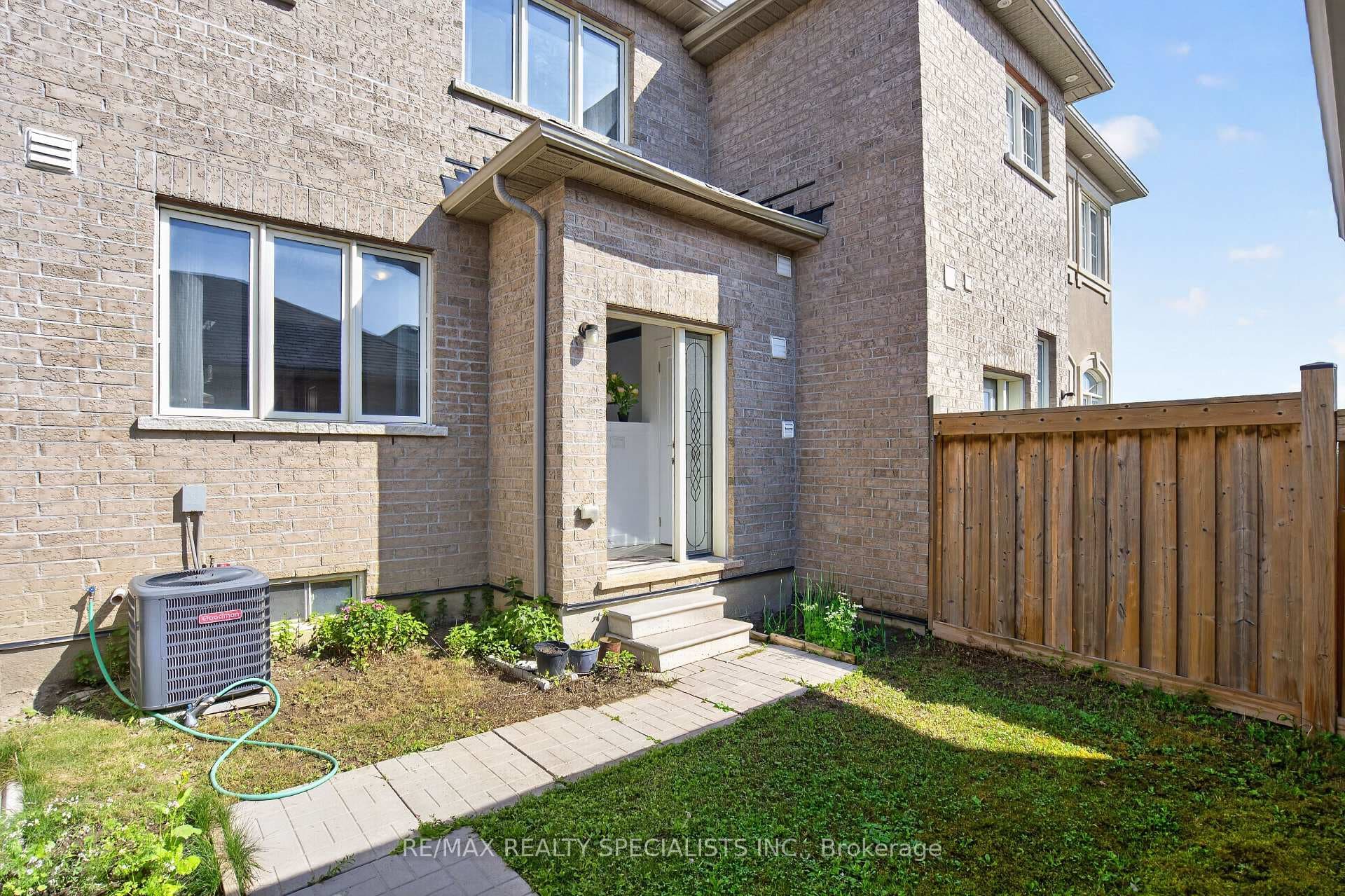 261 INSPIRE Boulevard photo 34