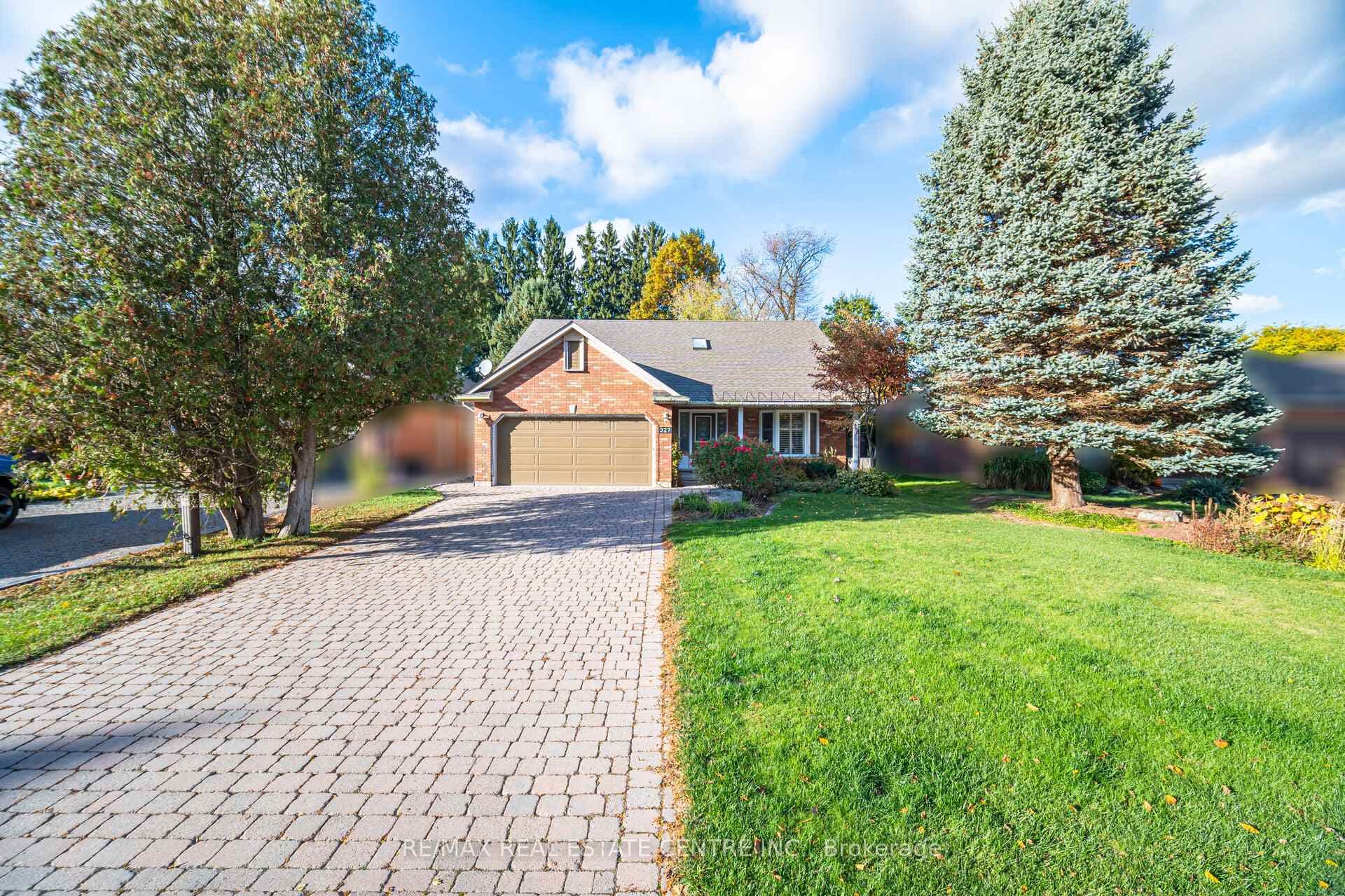 327 Cavendish Drive photo 2