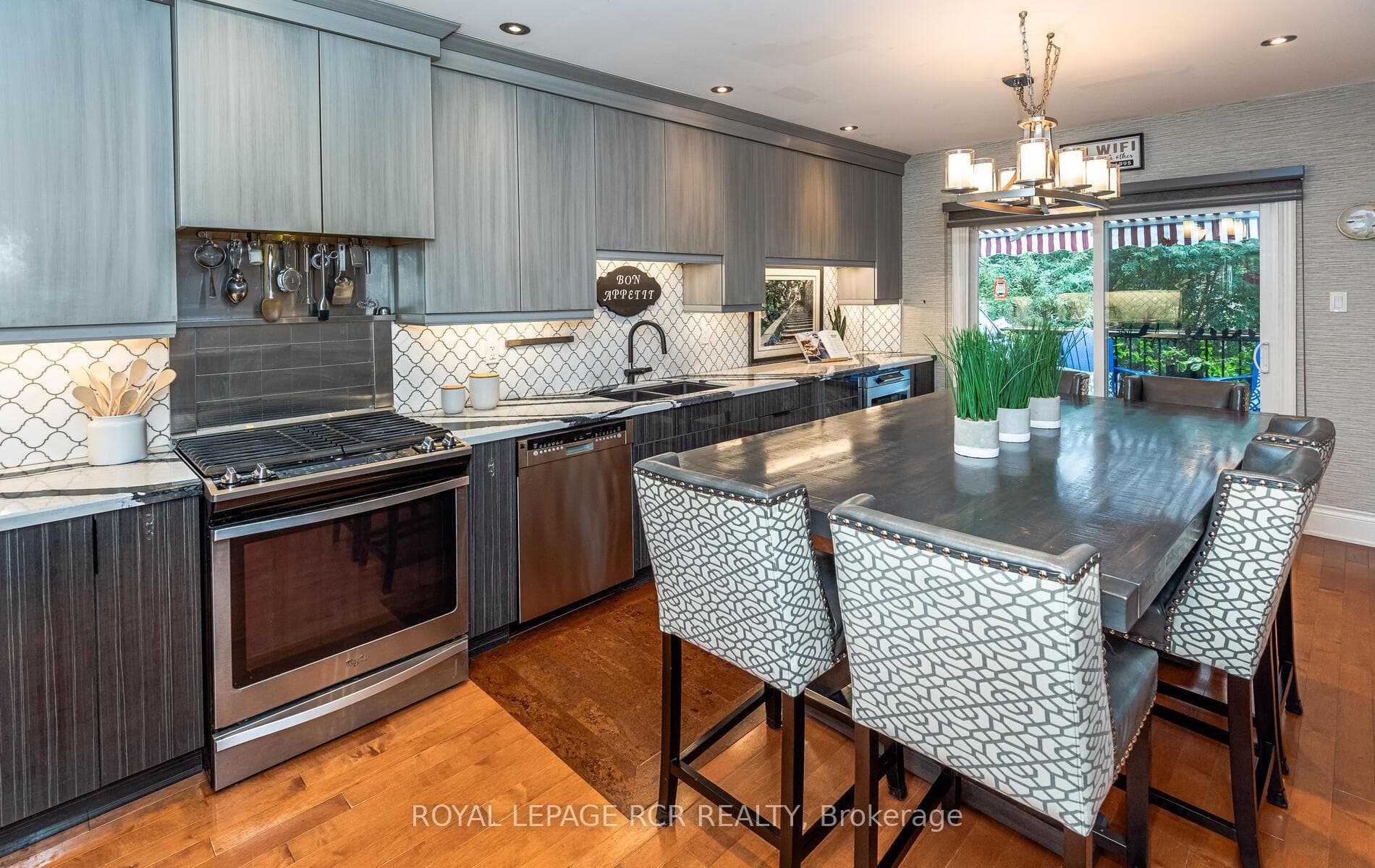 207 Surgeoner Crescent photo 14