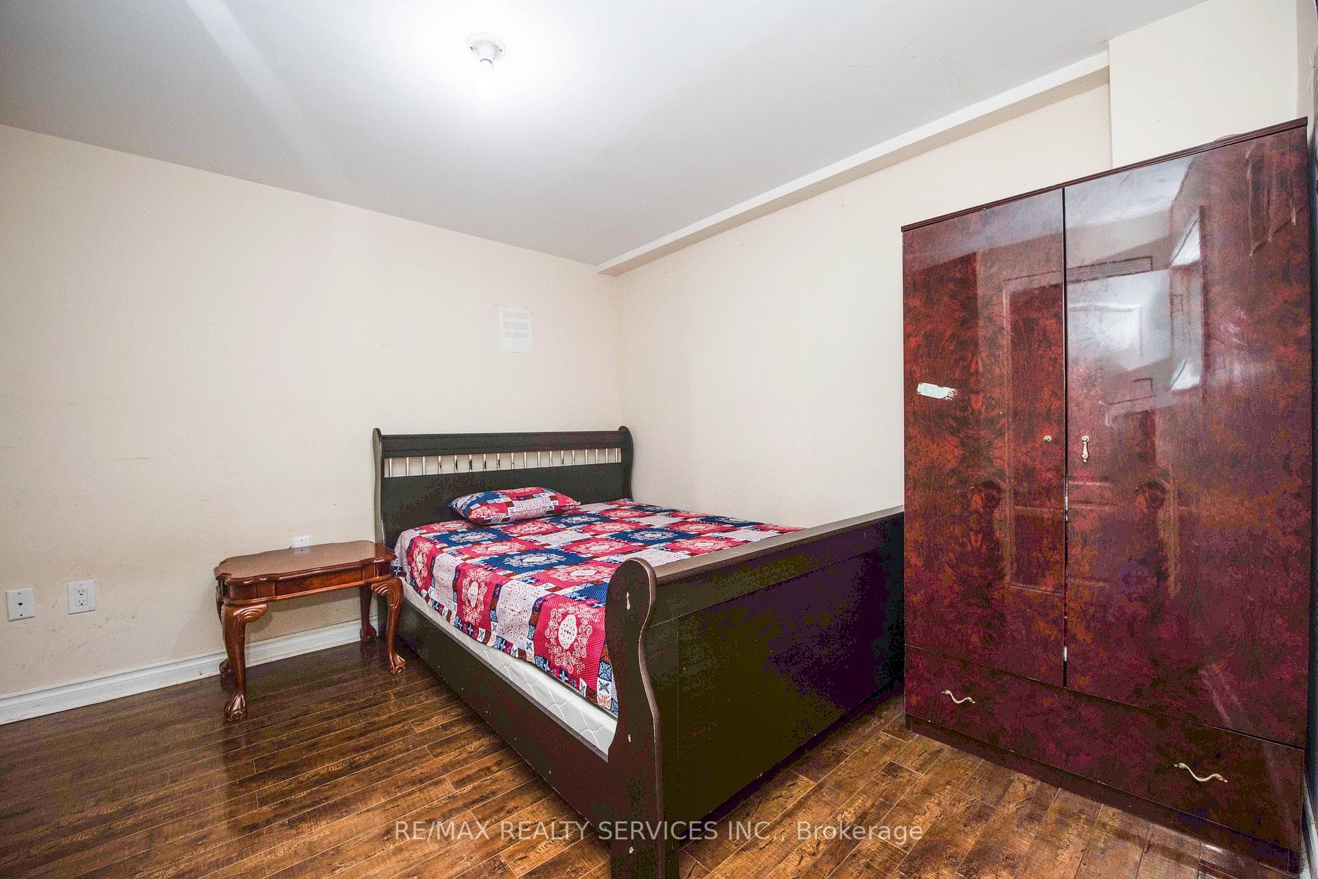 28 Dearbourne Boulevard photo 29