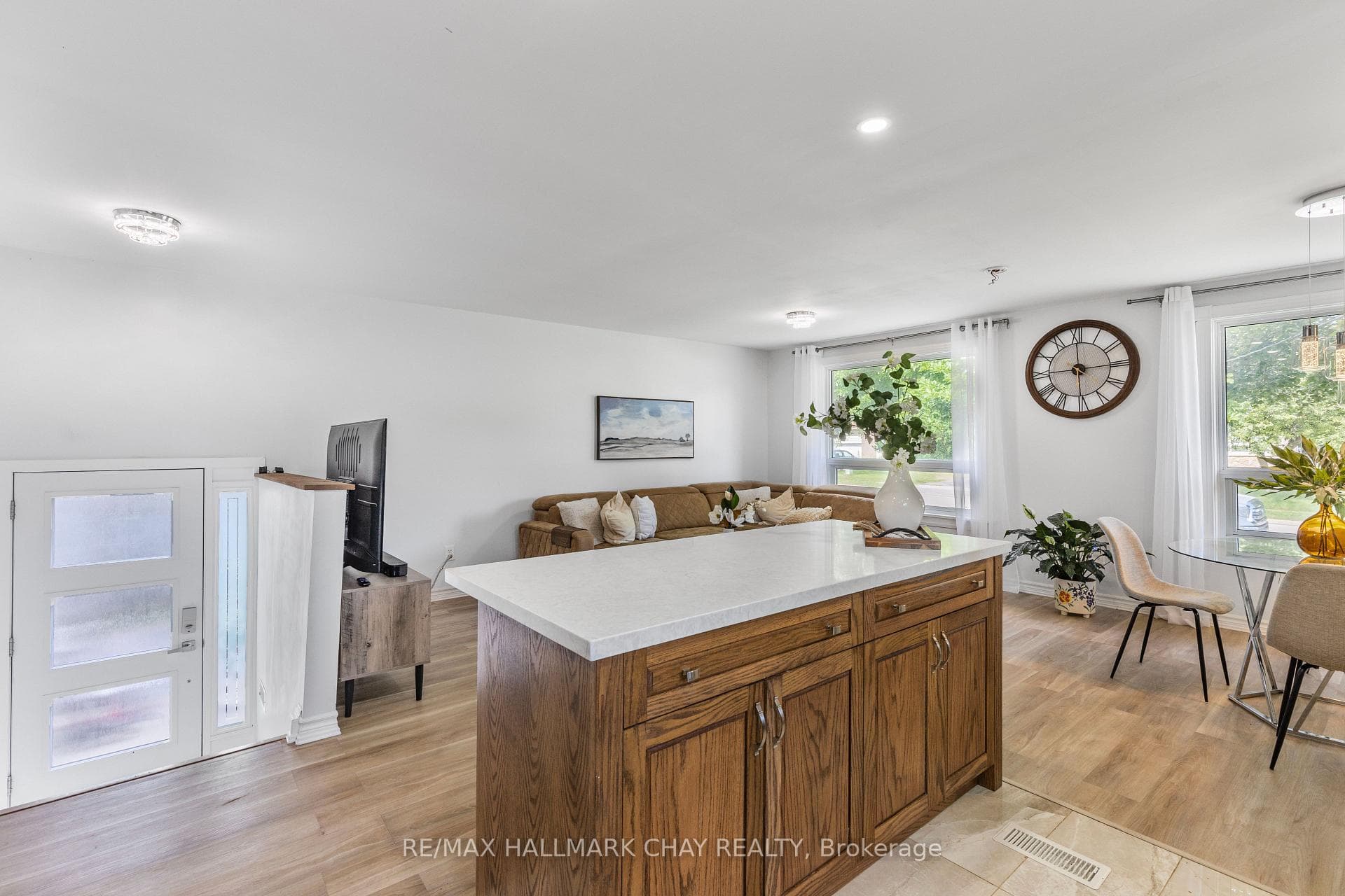 55 Townsend Avenue photo 6