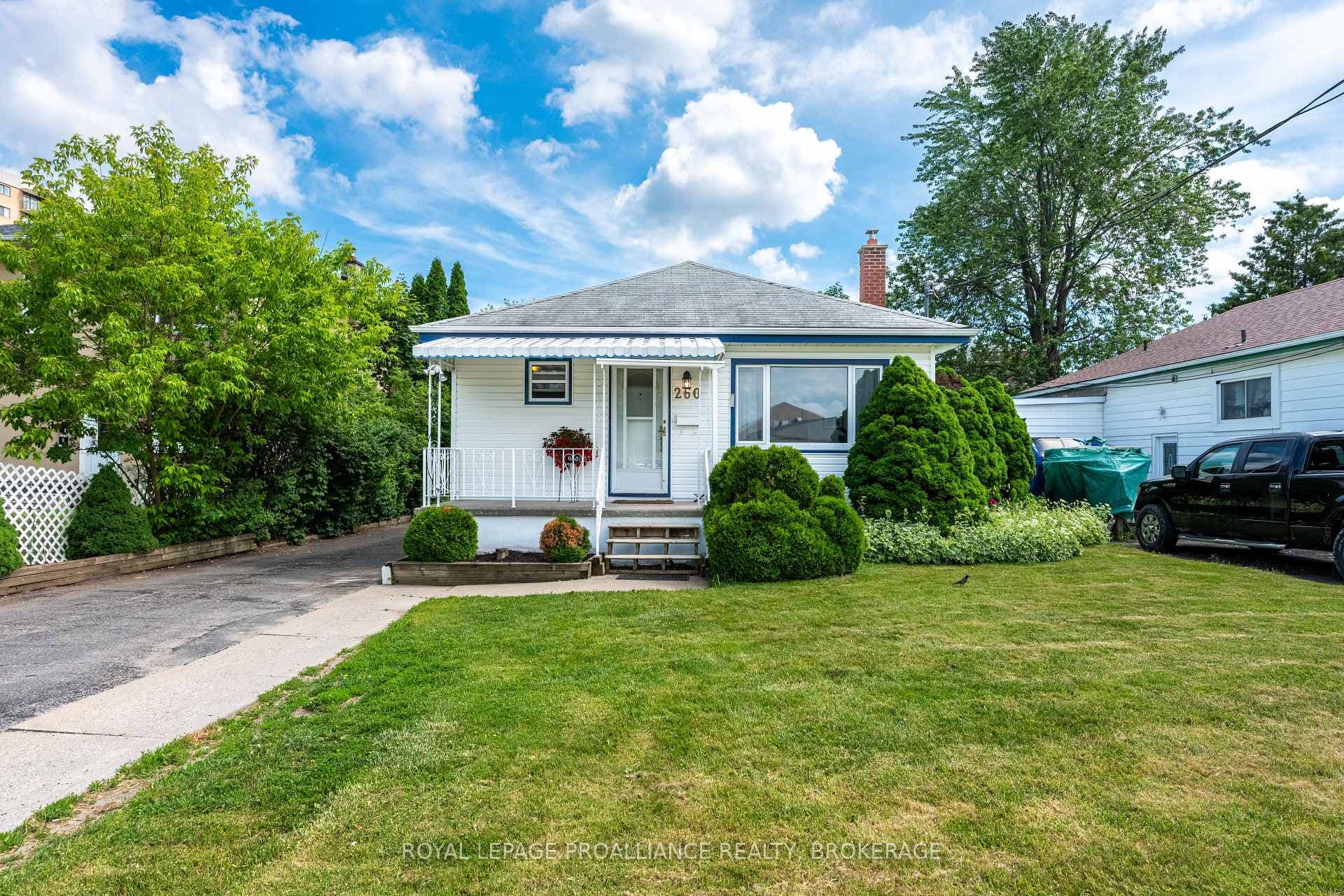 260 Elmwood Street photo 2