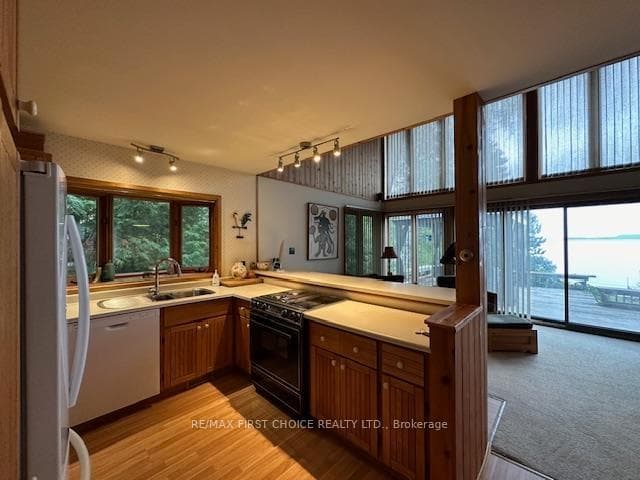 2049 Sunnyside Beach Road photo 7