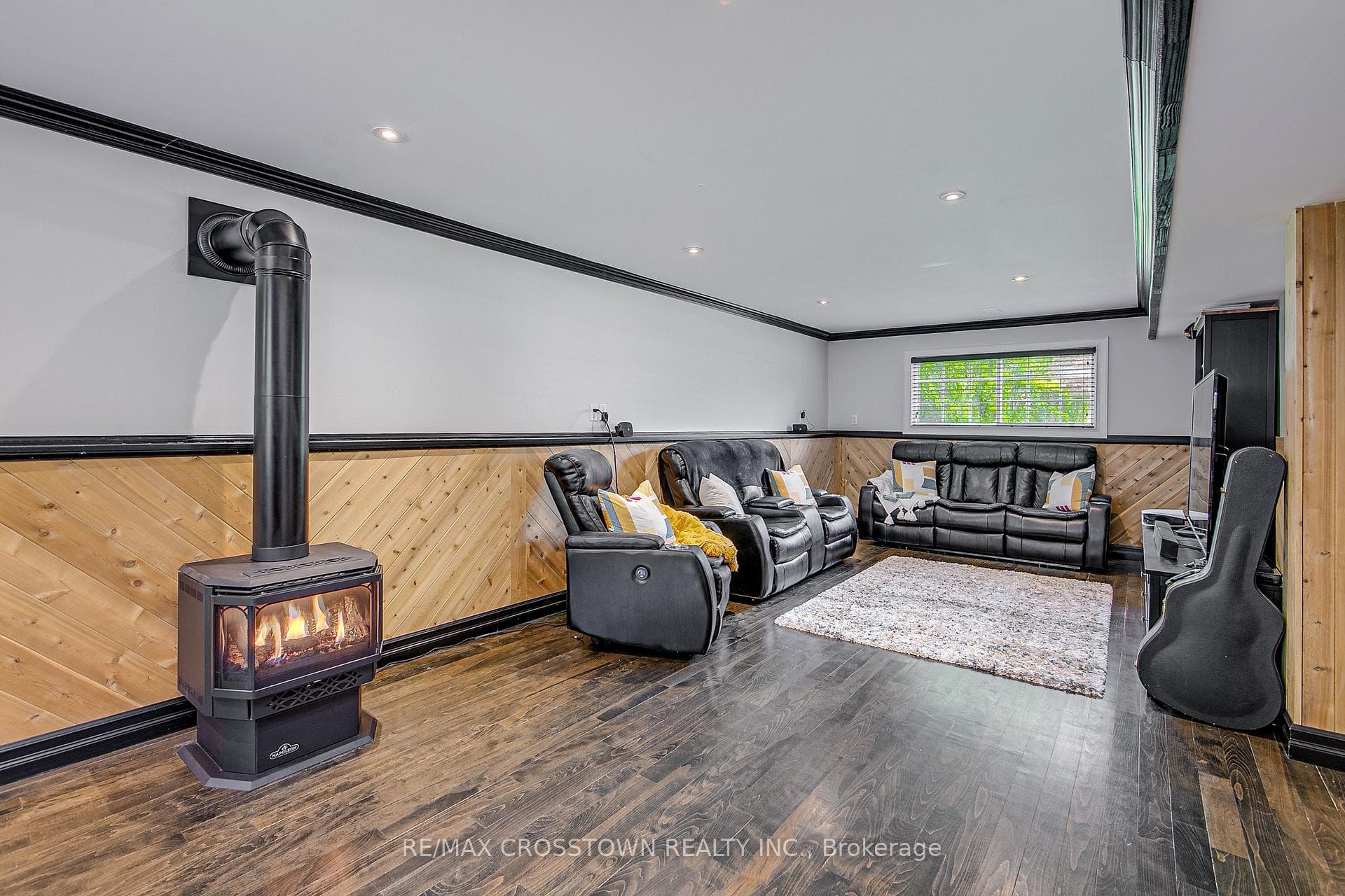 675 James Street photo 28