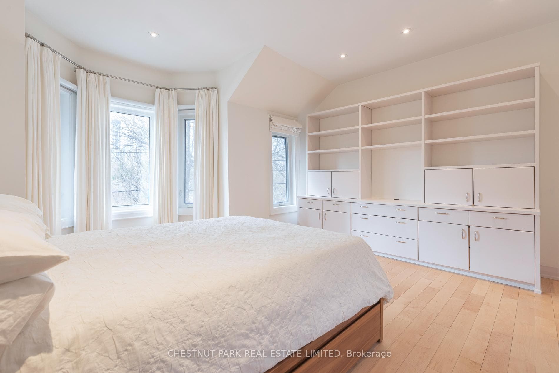 86 Shaftesbury Avenue photo 31