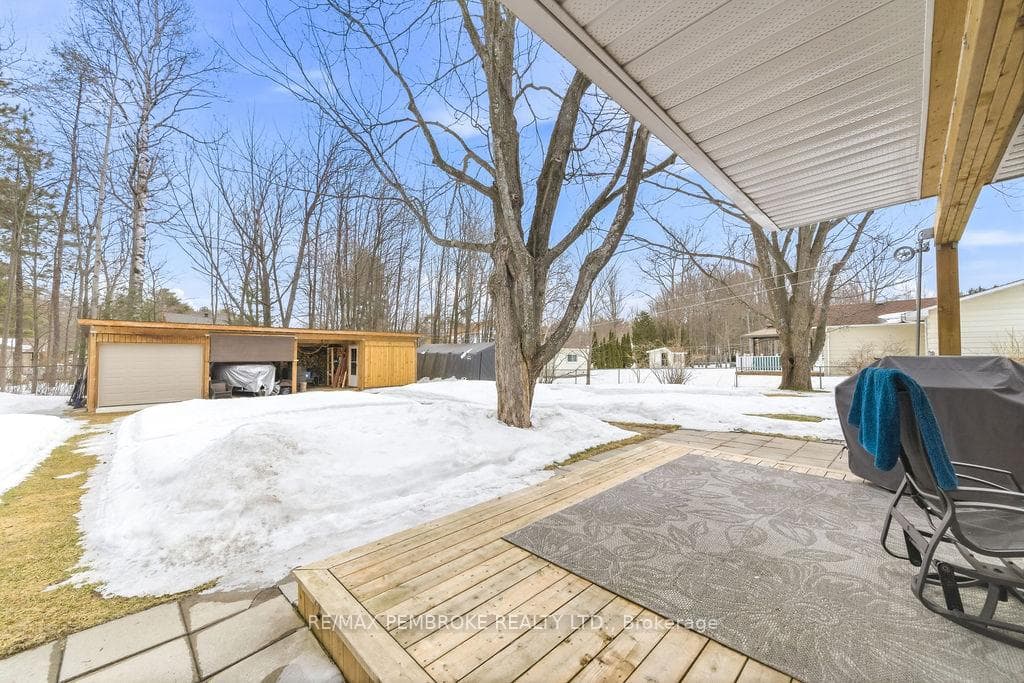 52 Laurentian Drive photo 40